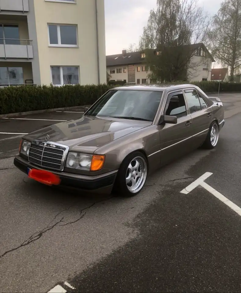 Mercedes-Benz E 230
