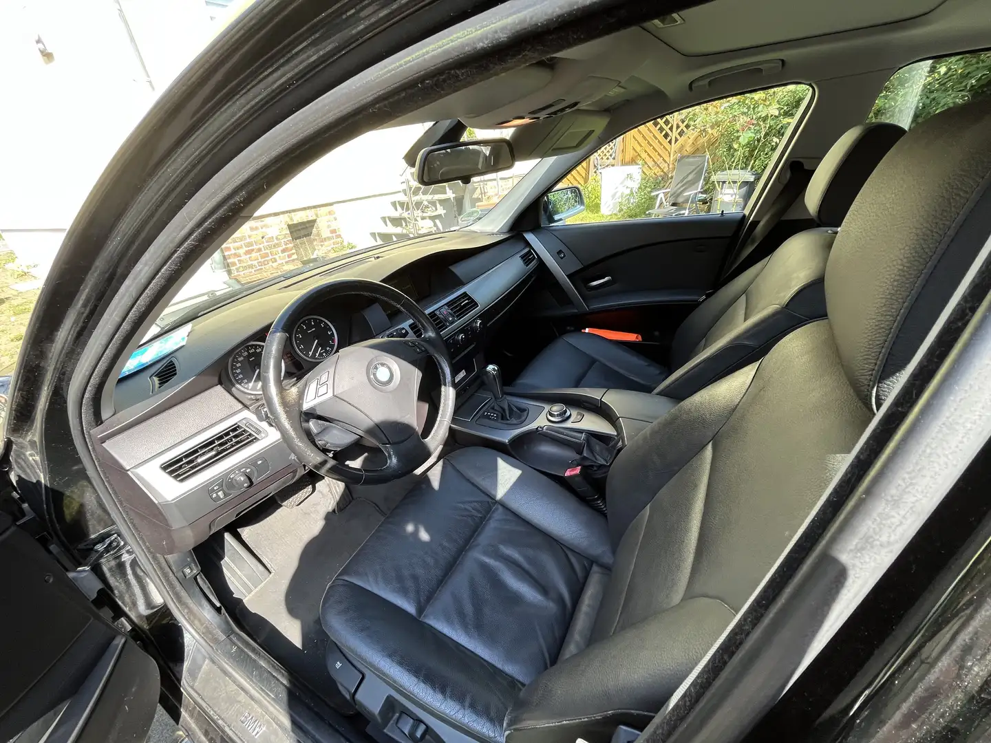 BMW 523 523i Aut. Schwarz - 1