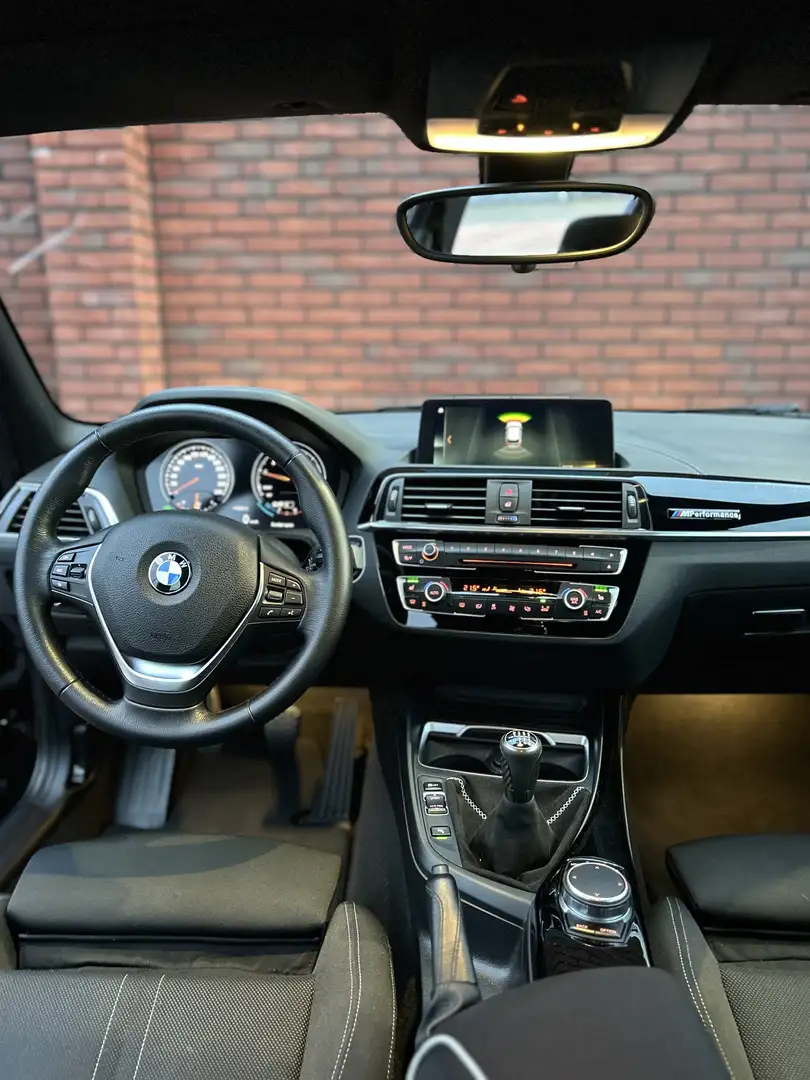 BMW 116 Edition Sport Shadowline High Executive Zwart - 2