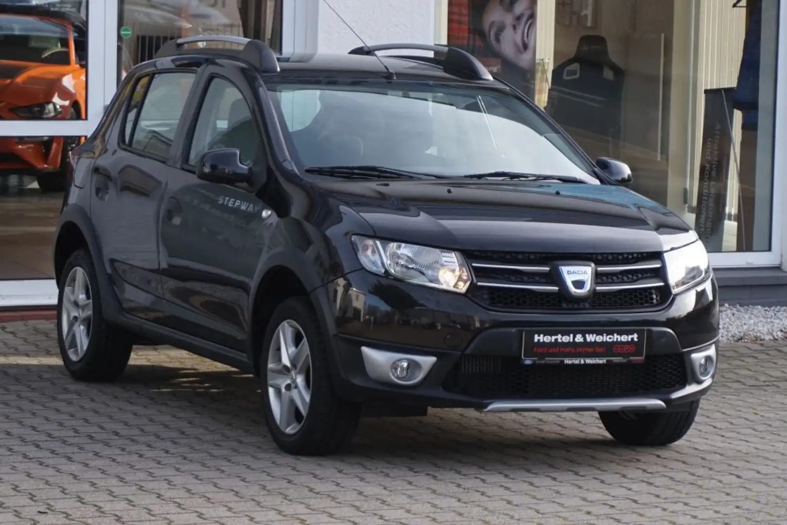 Dacia Sandero Stepway TCe 90 Prestige Schwarz - 1