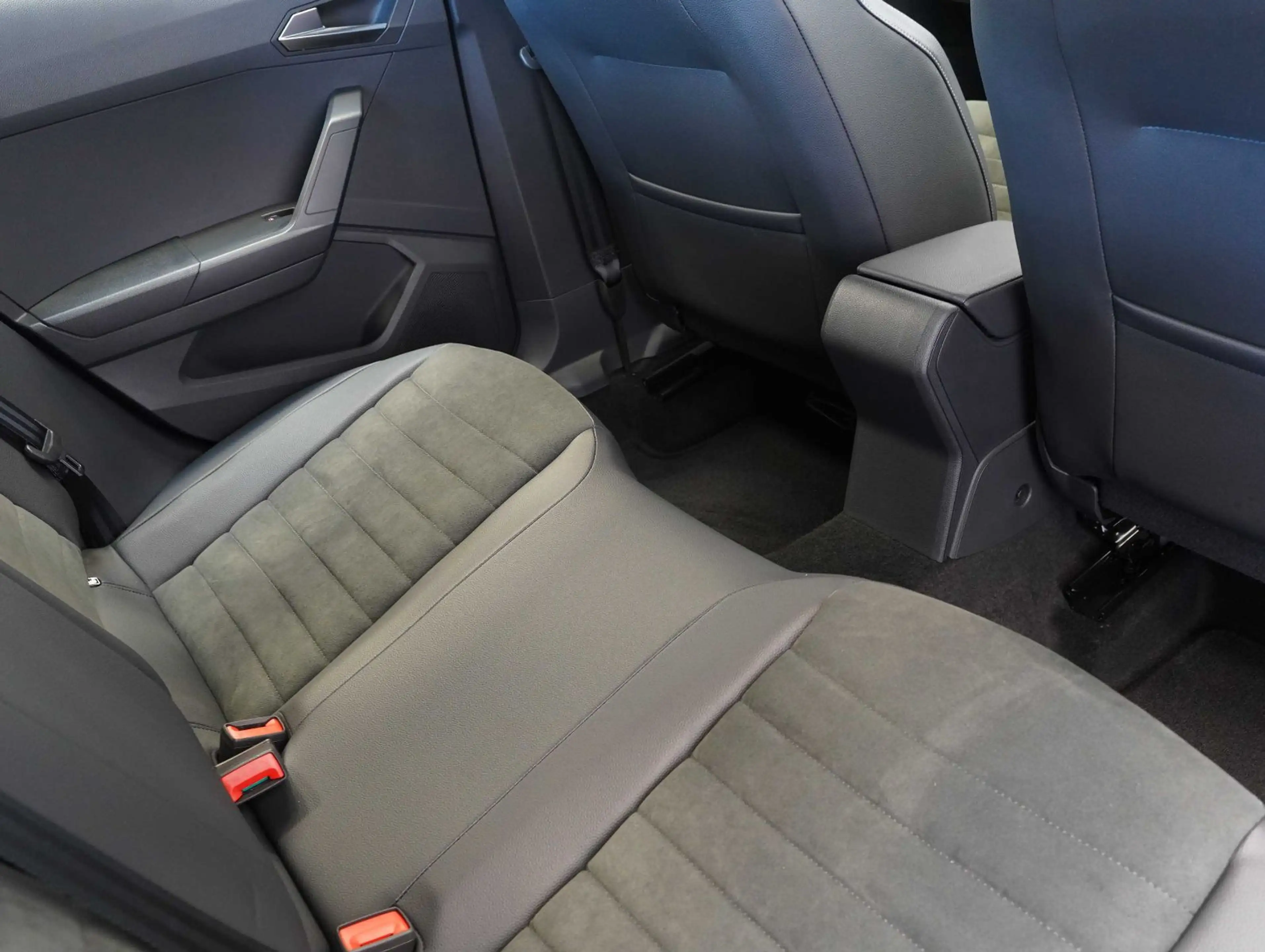 SEAT Arona 1.0 TSI Xperience — photo 14