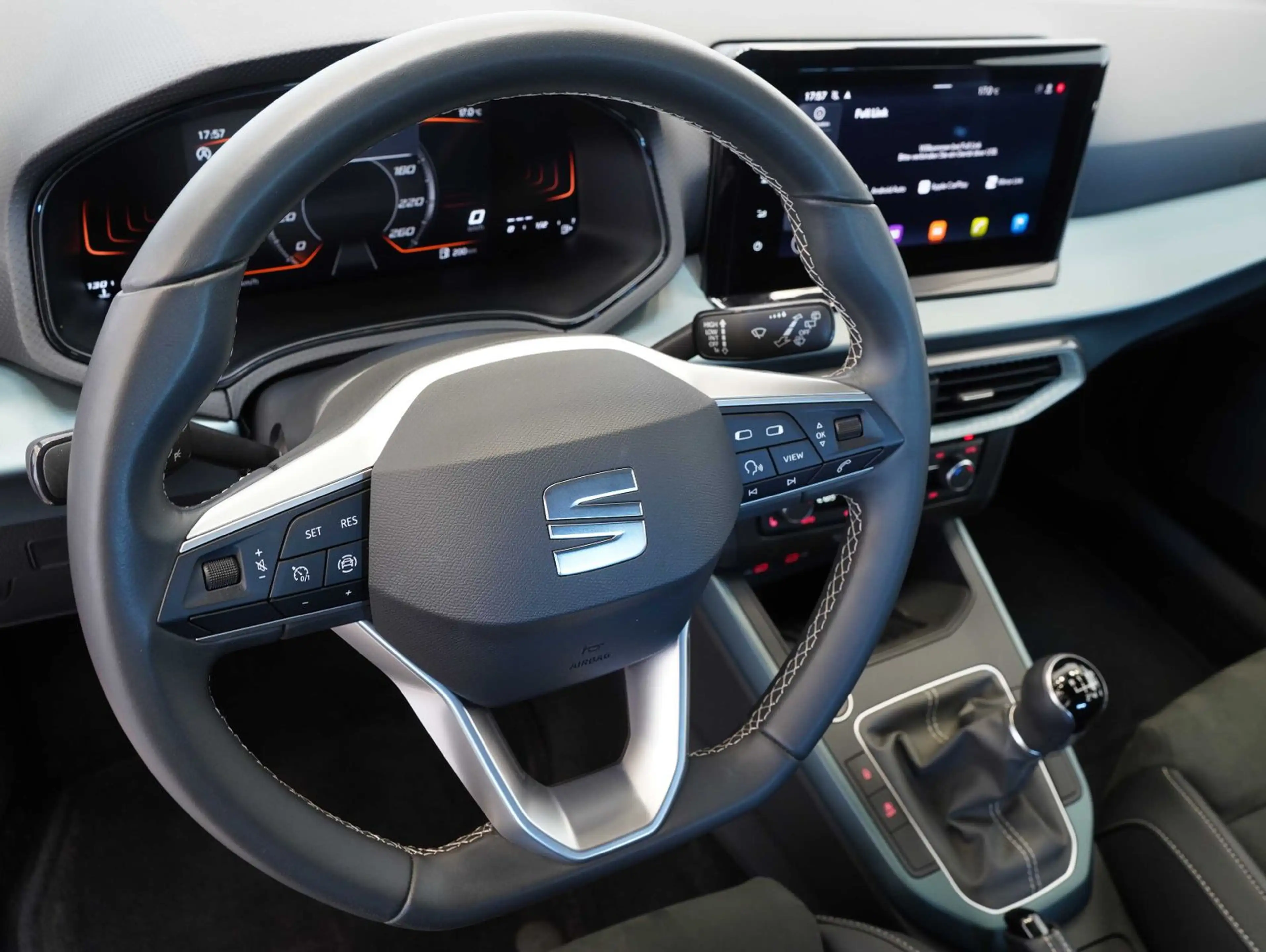 SEAT Arona 1.0 TSI Xperience — photo 6