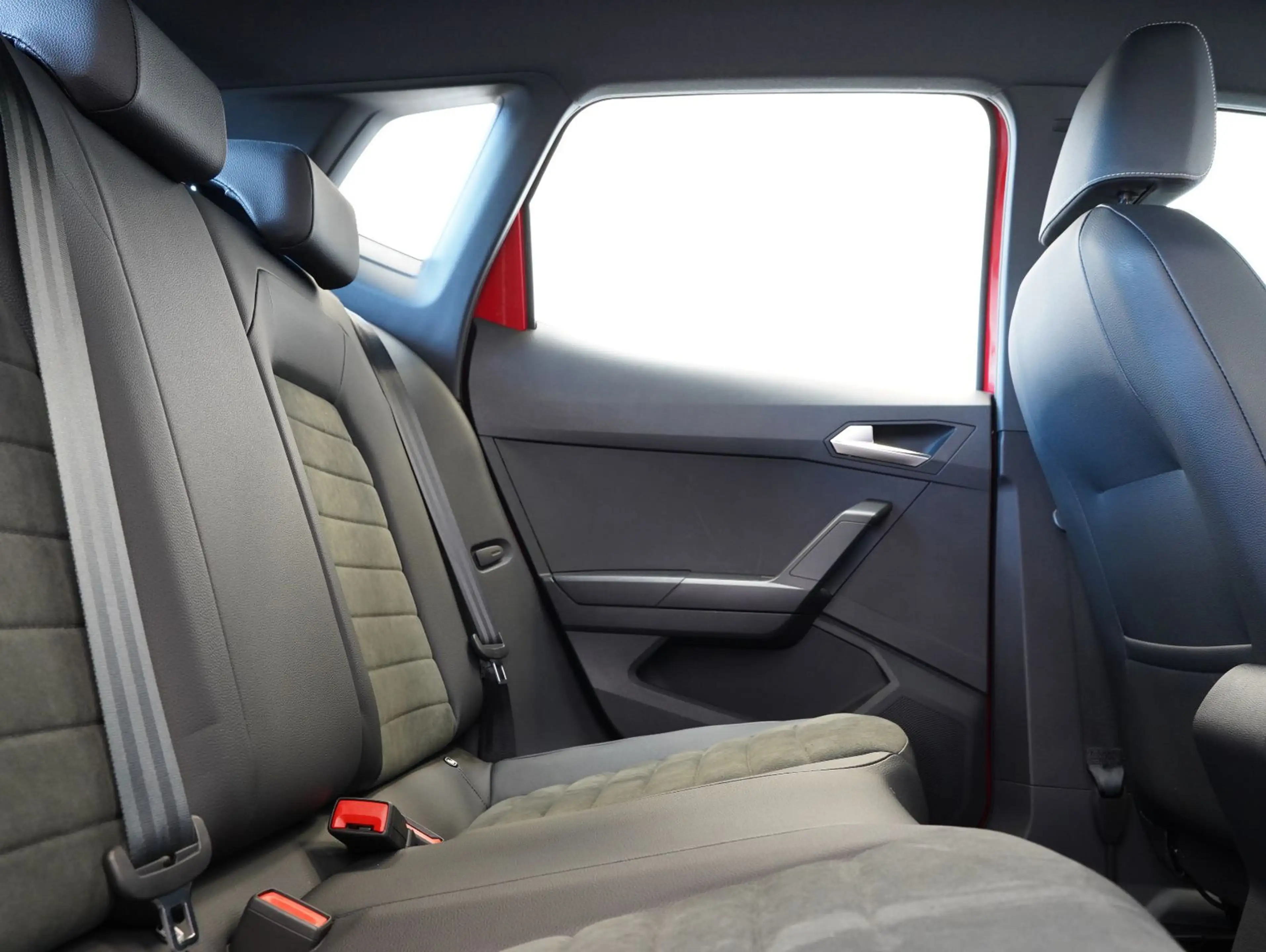 SEAT Arona 1.0 TSI Xperience — photo 13