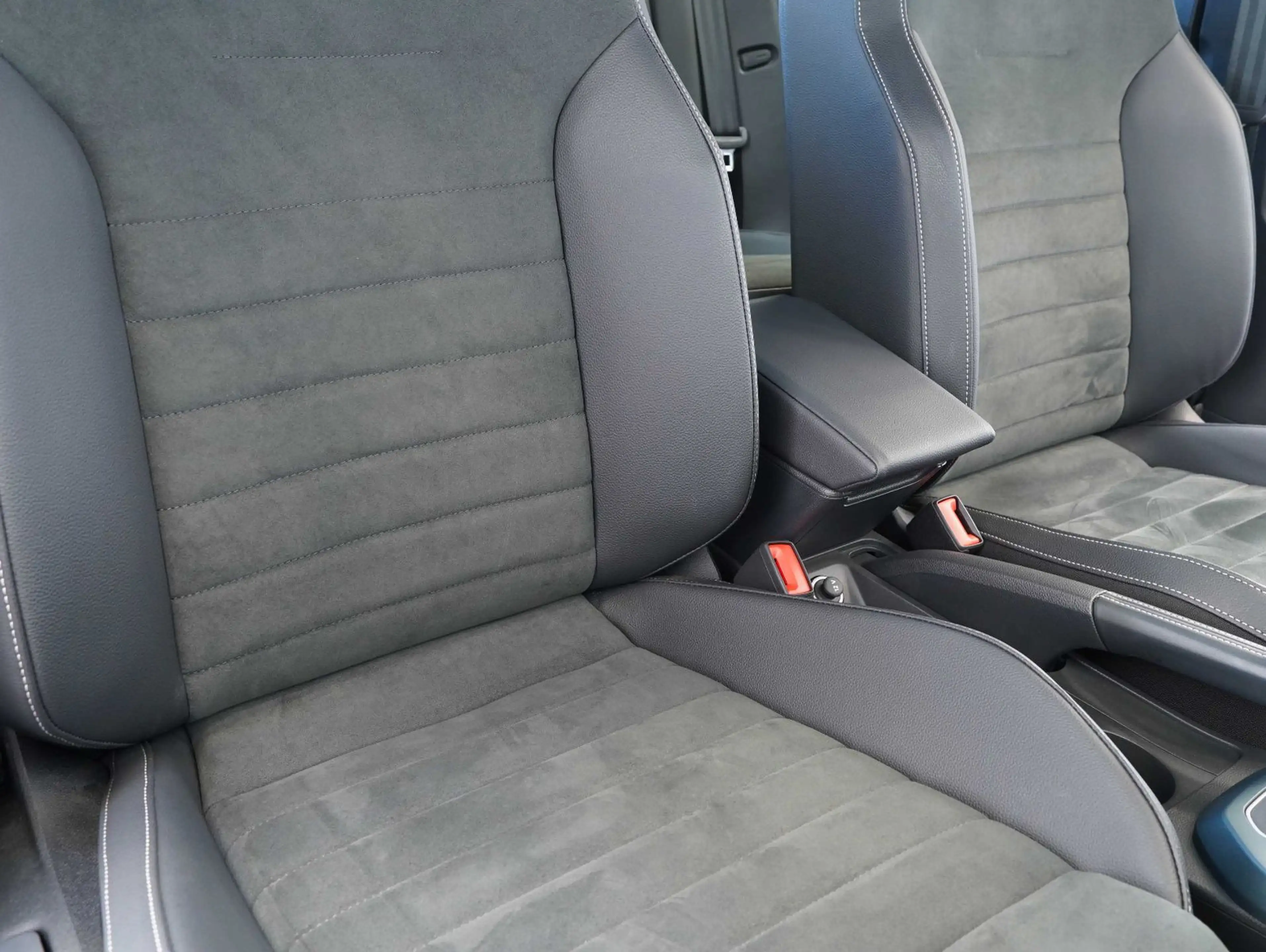 SEAT Arona 1.0 TSI Xperience — photo 10