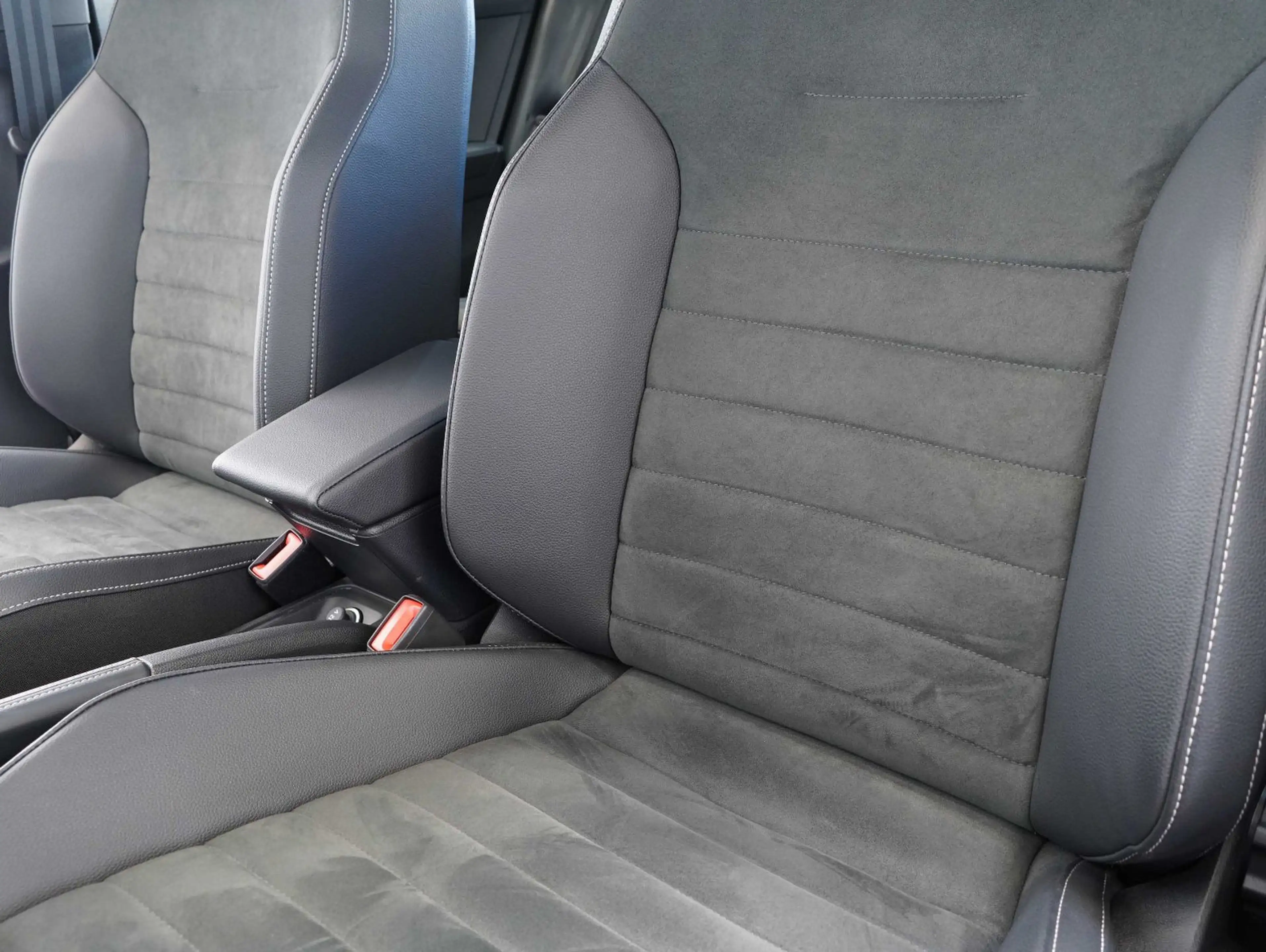 SEAT Arona 1.0 TSI Xperience — photo 9