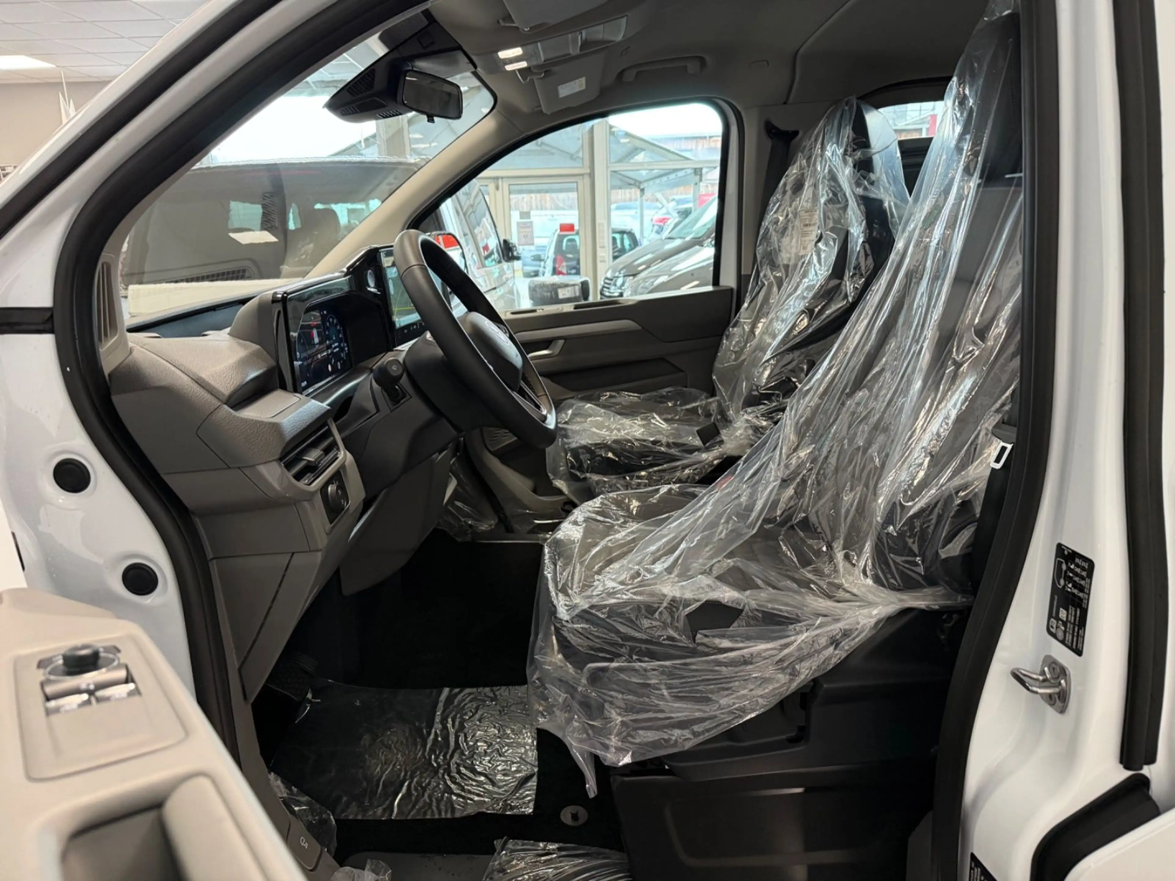 Volkswagen T7 Caravelle Life KR/Leder/LED/DSG/PDC/ACC/AHK — photo 14