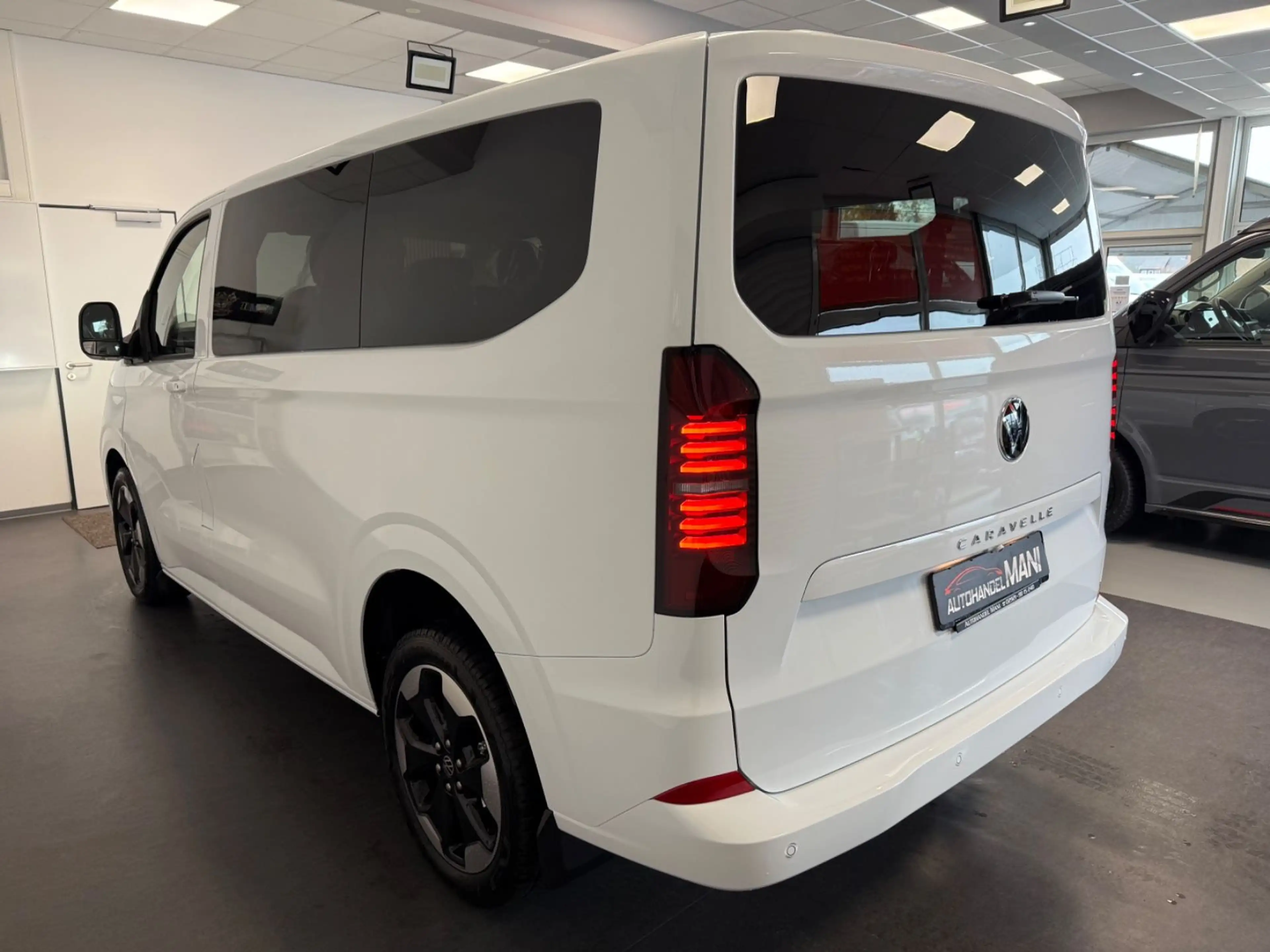 Volkswagen T7 Caravelle Life KR/Leder/LED/DSG/PDC/ACC/AHK — photo 6