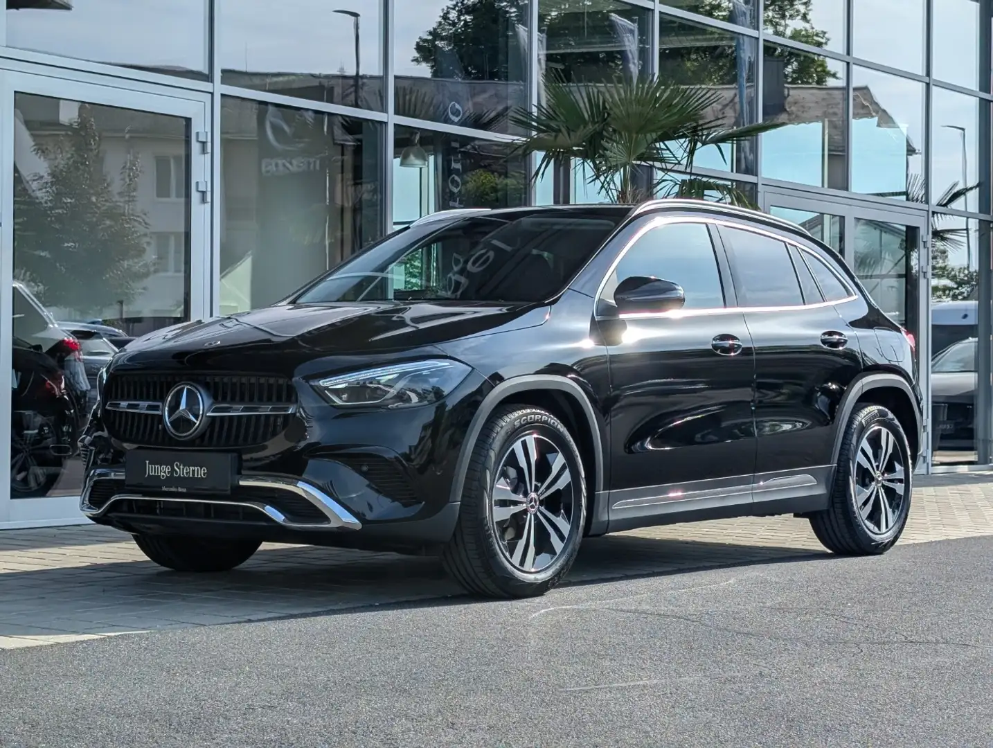 Mercedes-Benz GLA 200 d 4MATIC Österreich-Edition Progressive Schwarz - 2