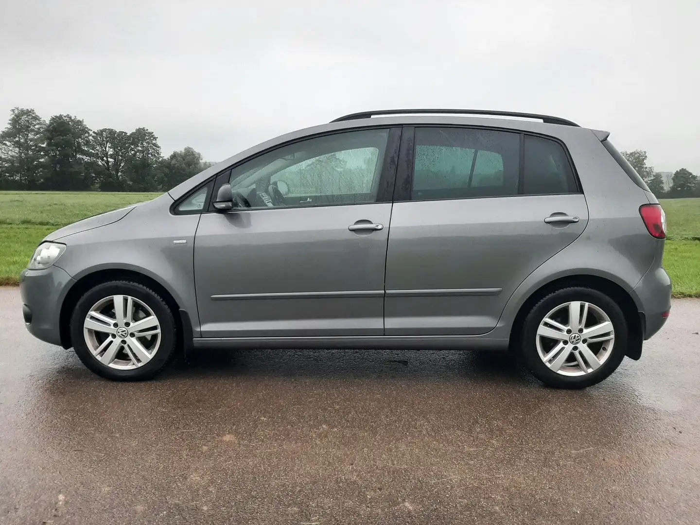 Volkswagen Golf Plus VI Match 1.6 TDI KLIMA SHZ PDC AHK ALU Grau - 2