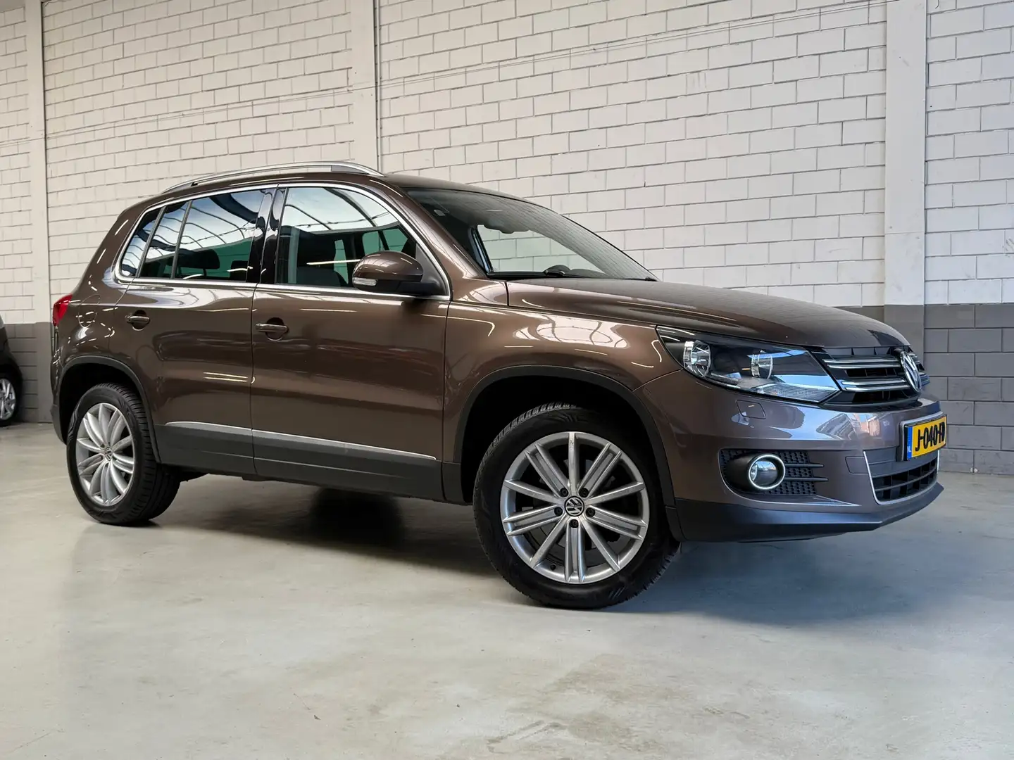 Volkswagen Tiguan 2.0 TSI Sport&Style 4Motion DSG Braun - 1