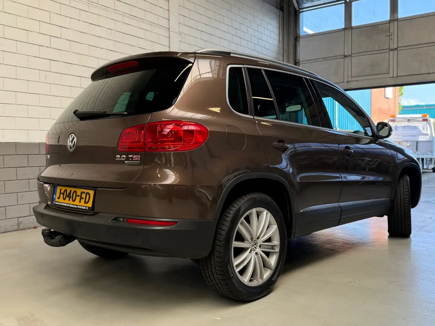 Volkswagen Tiguan 2.0 TSI Sport&Style 4Motion DSG Braun - 2