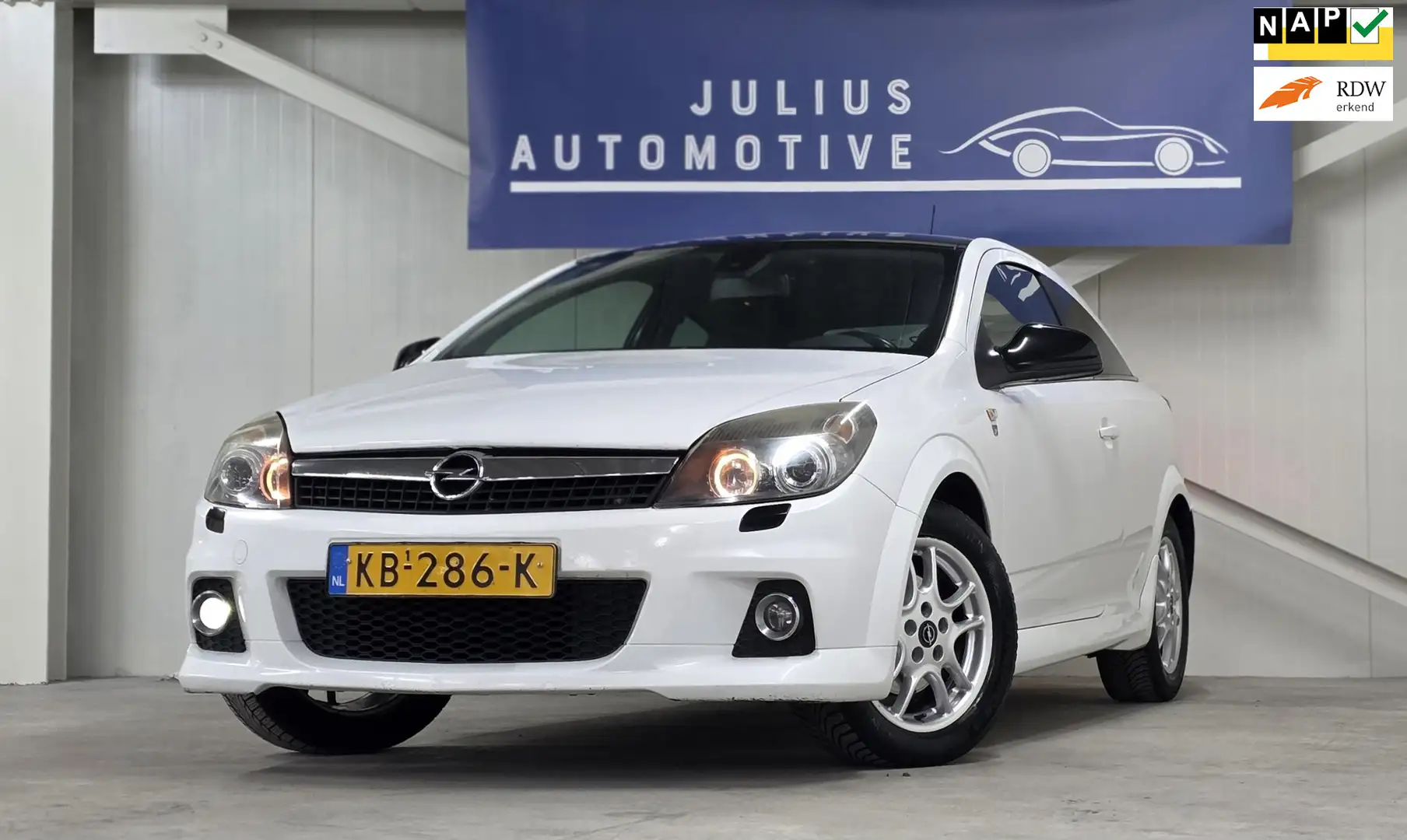 Opel Astra GTC 1.6 Sport OPC Bodykit Clima Nieuwe APK Garanti Wit - 1
