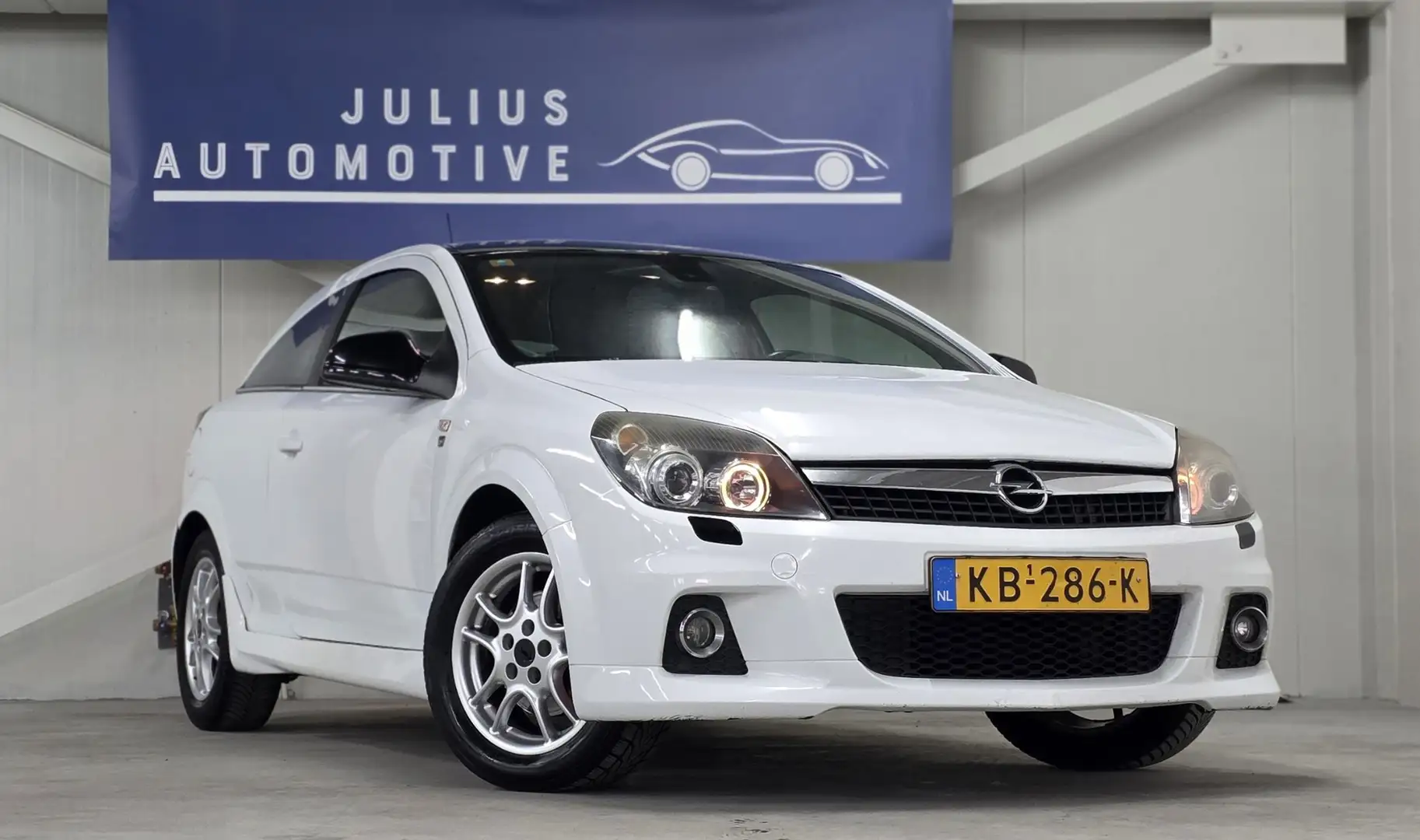 Opel Astra GTC 1.6 Sport OPC Bodykit Clima Nieuwe APK Garanti Wit - 2