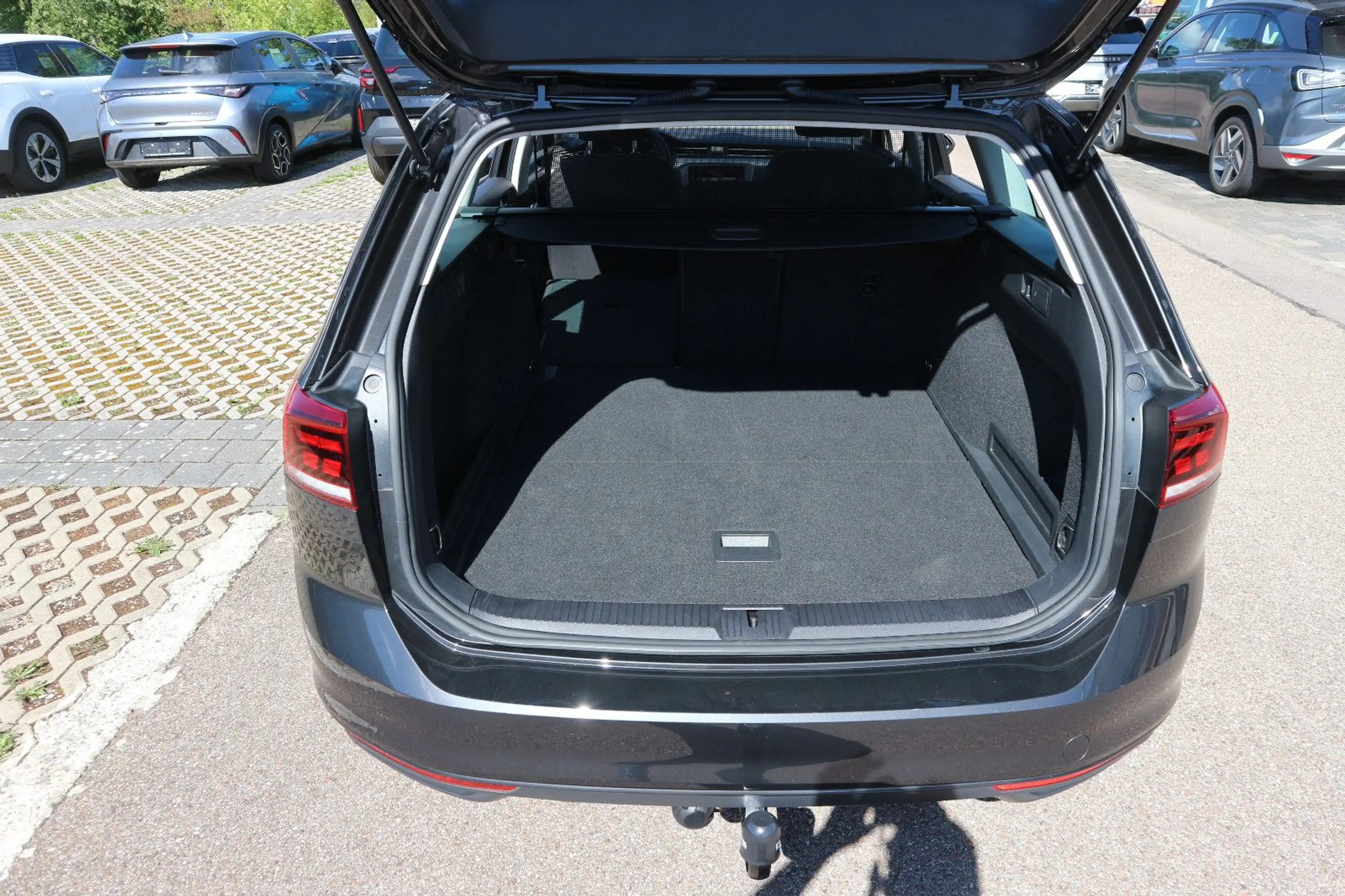 Volkswagen Passat Variant Passat 2.0 TDI DSG Variant AHK NAVI ACC — photo 6