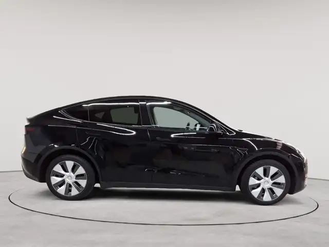 Tesla Model Y view 3
