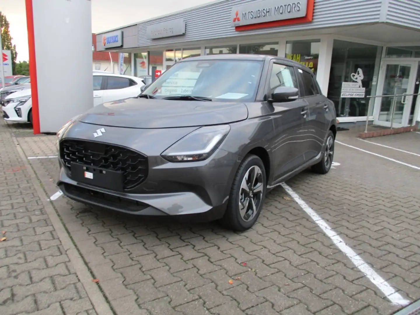 Suzuki Swift HYBRID 1.2 Comfort Plus CVT Gris - 1