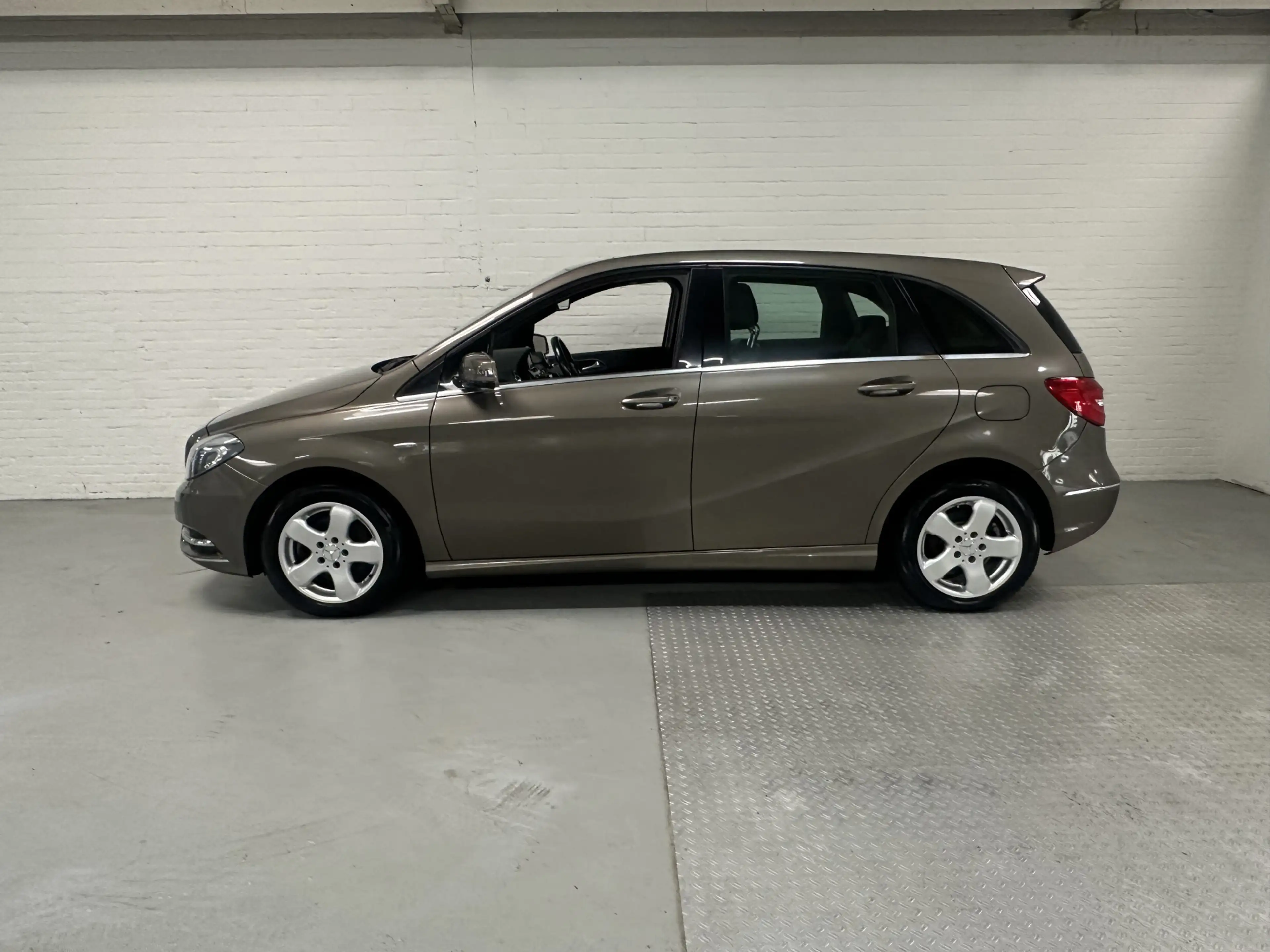 Mercedes-Benz B 200 Ambition CLIMA / CRUISE / CAMERA / TREKHAAK — photo 6