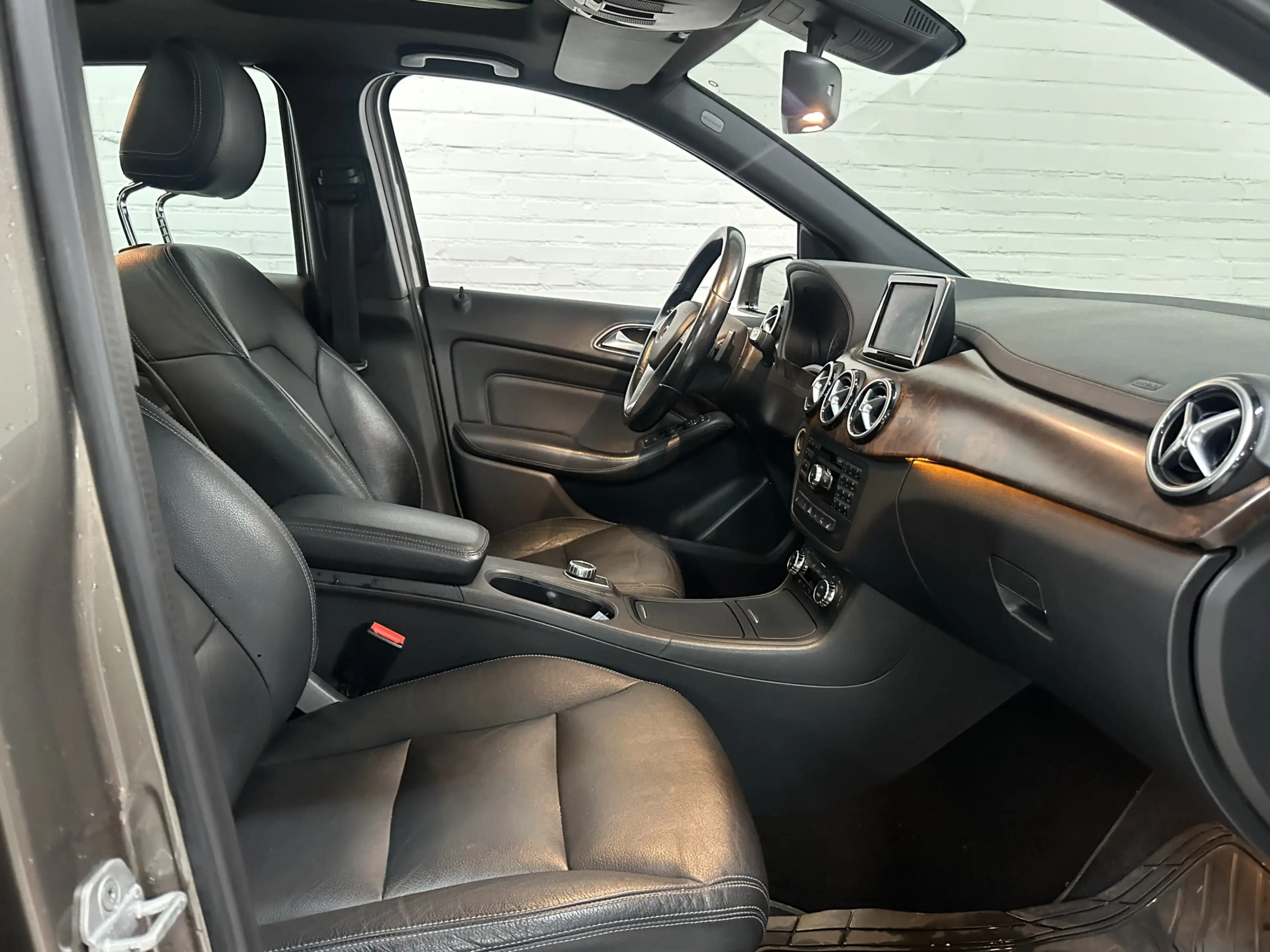 Mercedes-Benz B 200 Ambition CLIMA / CRUISE / CAMERA / TREKHAAK — photo 9