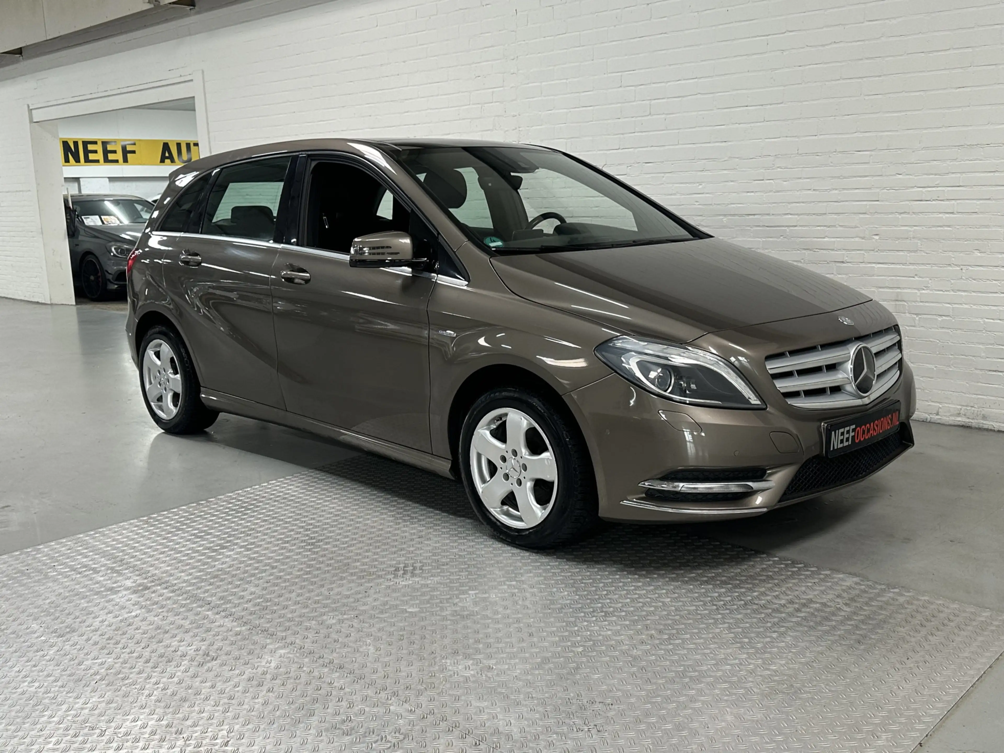 Mercedes-Benz B 200 Ambition CLIMA / CRUISE / CAMERA / TREKHAAK — photo 2