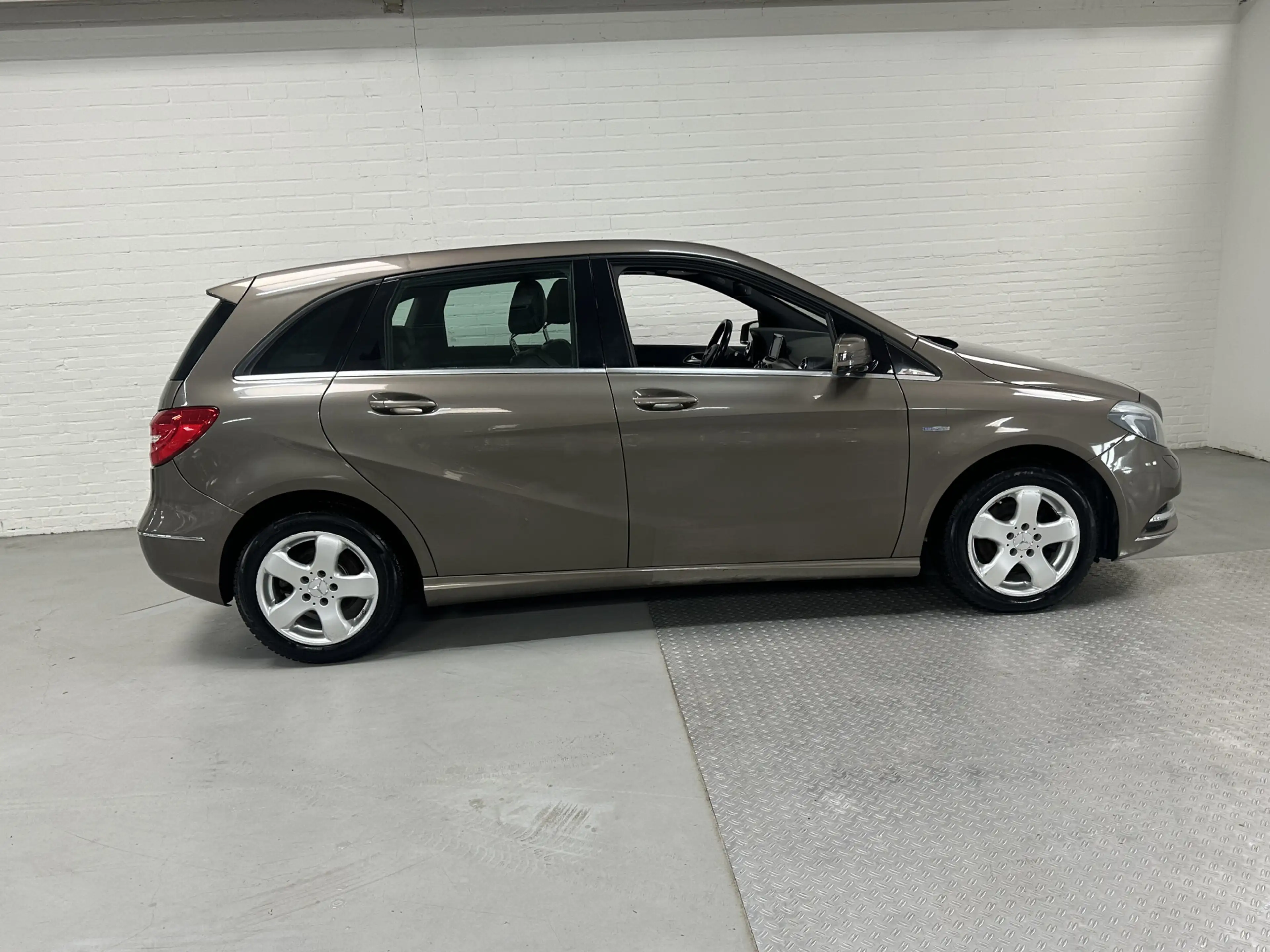 Mercedes-Benz B 200 Ambition CLIMA / CRUISE / CAMERA / TREKHAAK — photo 5