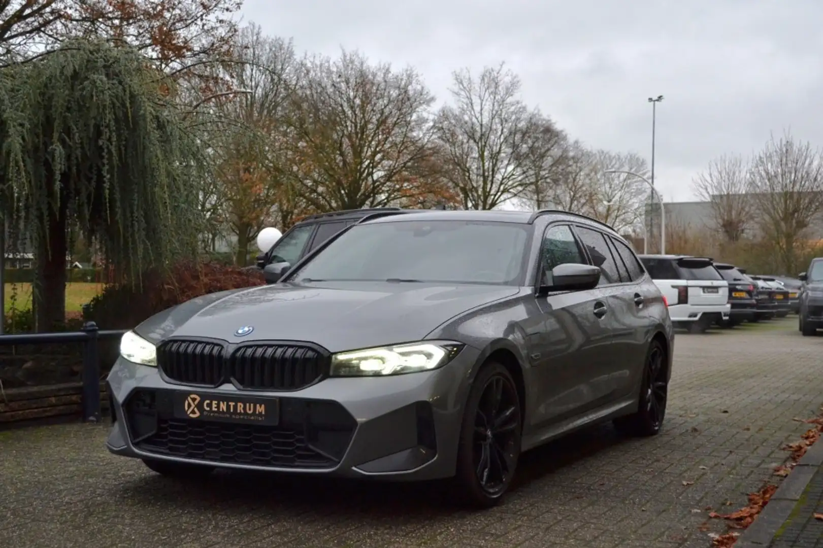 BMW 330 330e M-Sport / Pano / Leder Grau - 1