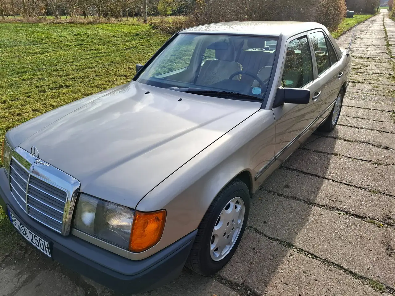 Mercedes-Benz E 250 250 D, foto 1
