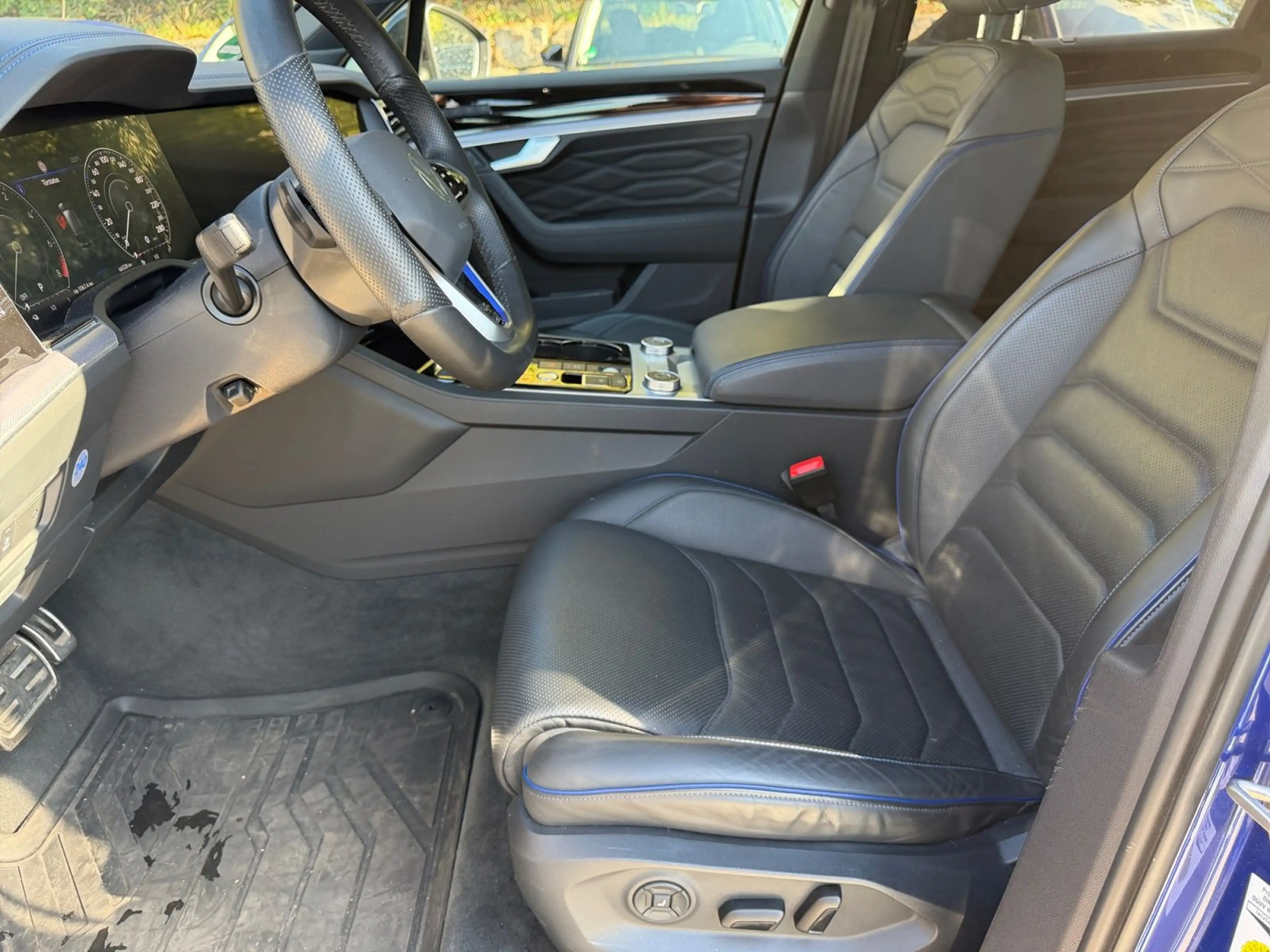 Volkswagen Touareg eHybrid R 4M Pano Leder Navi LED AHK — photo 10