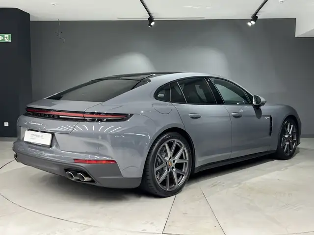 Porsche Panamera view 5