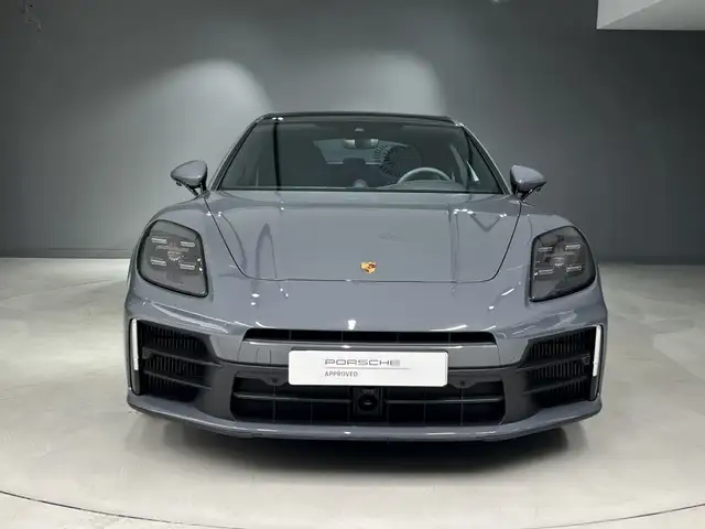 Porsche Panamera view 8