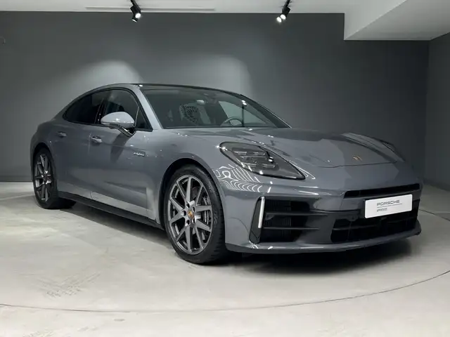Porsche Panamera view 7