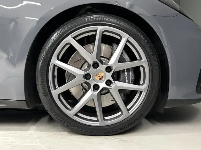 Porsche Panamera view 11