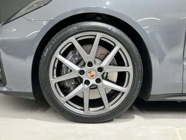 Porsche Panamera view 10
