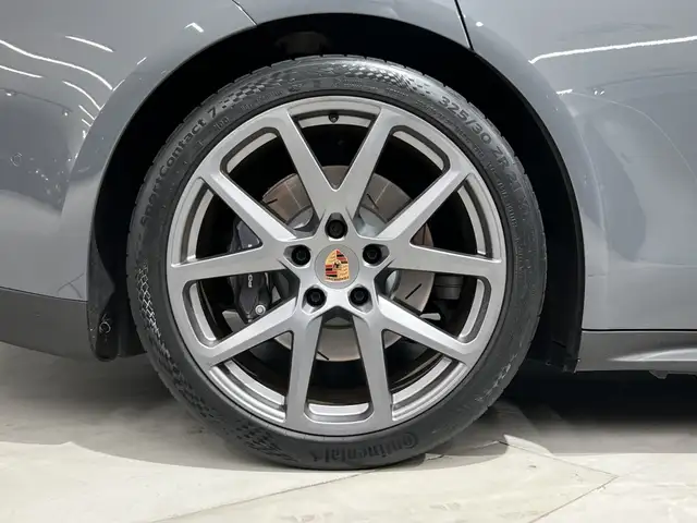 Porsche Panamera view 12