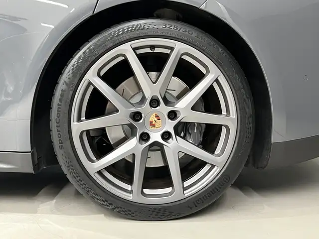Porsche Panamera view 9