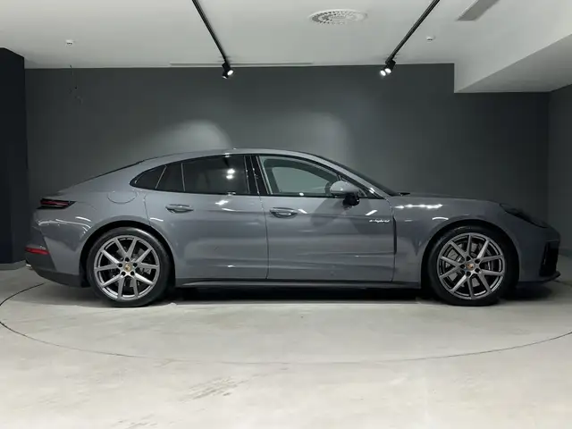 Porsche Panamera view 6
