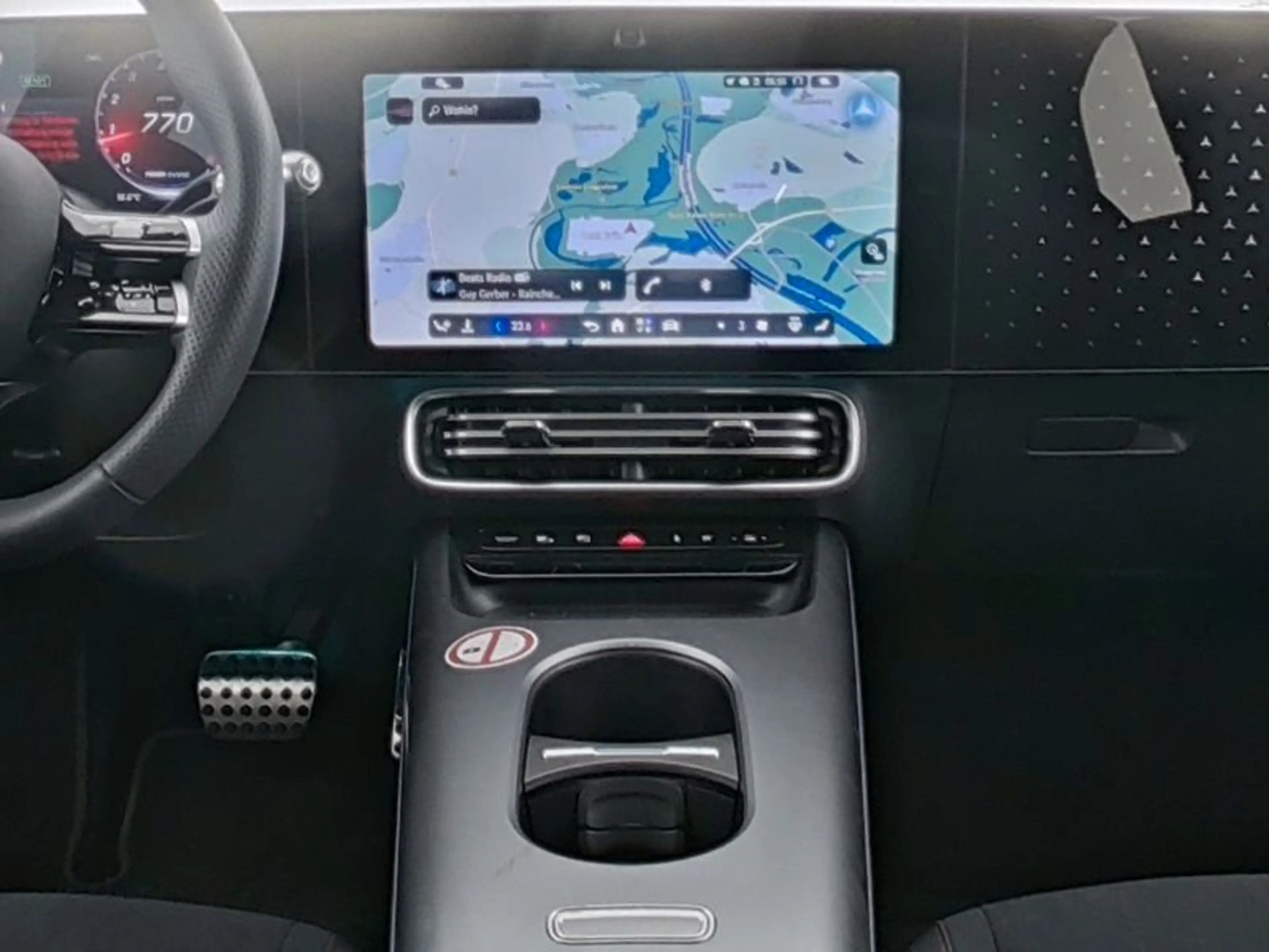 Mercedes-Benz CLA 180 AMG+TOTW+AMBIENTE+DISTRONIC+PANO+KAM+LED — photo 5