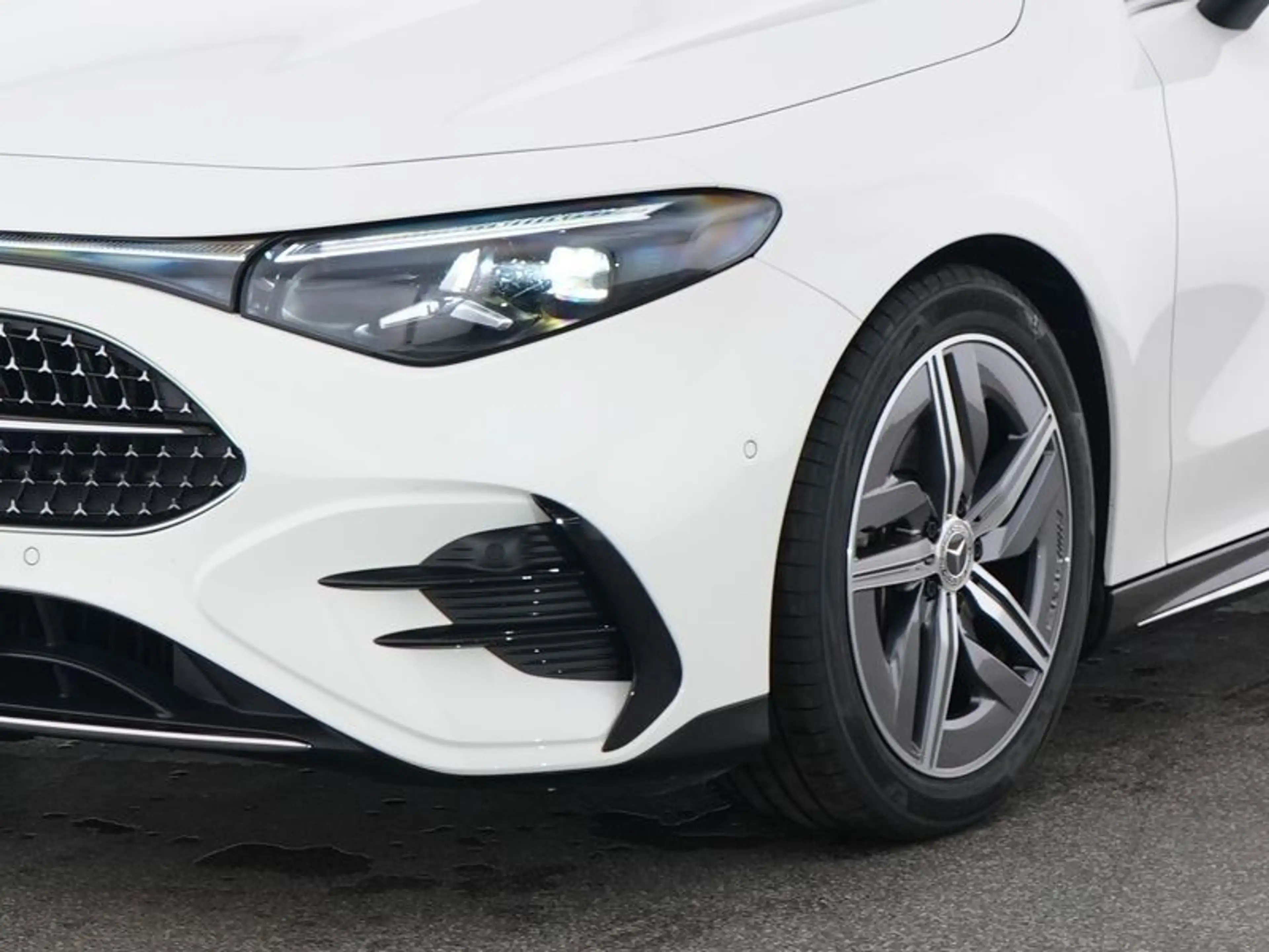 Mercedes-Benz CLA 180 AMG+TOTW+AMBIENTE+DISTRONIC+PANO+KAM+LED — photo 4