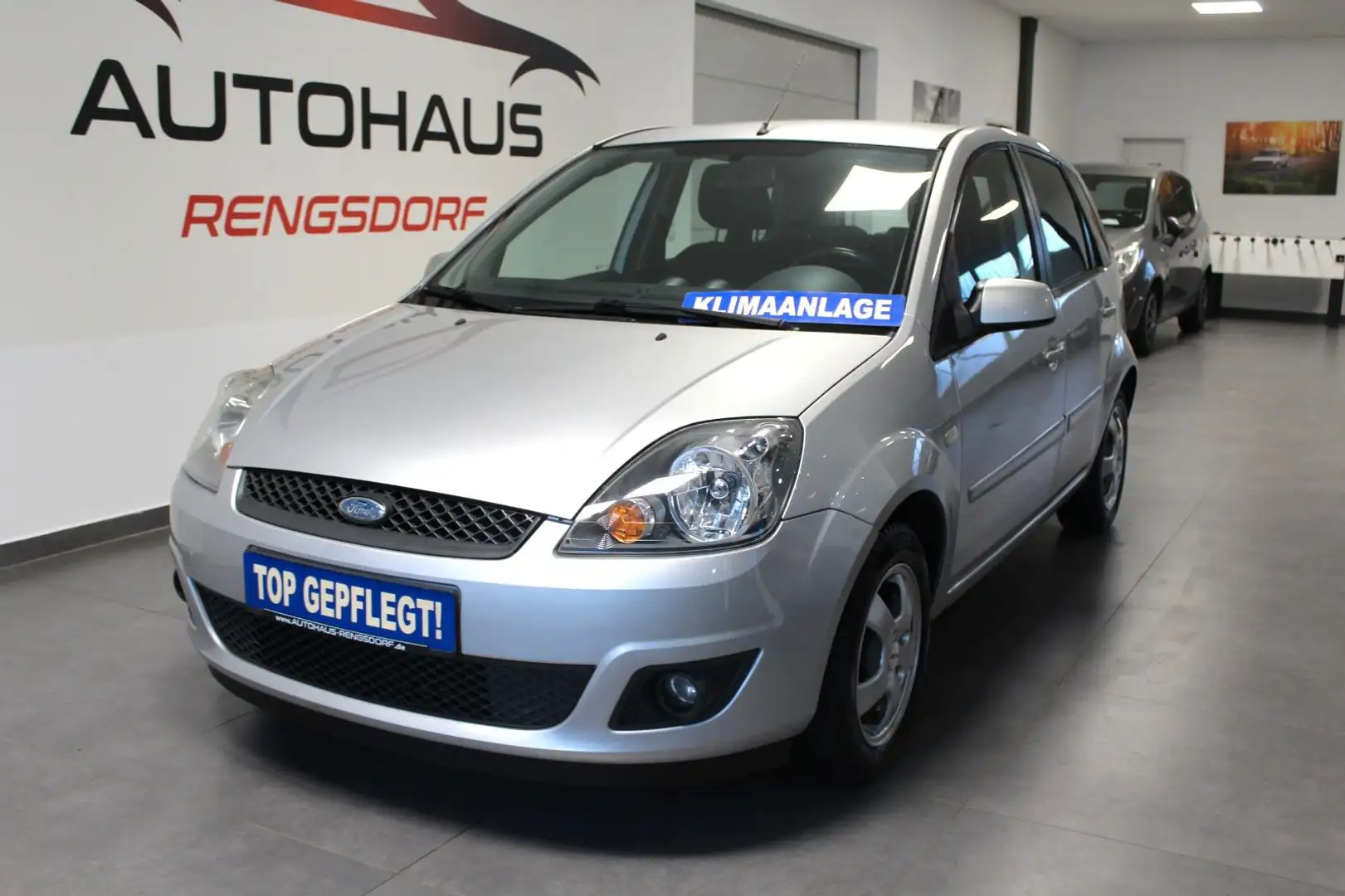 Ford Fiesta Connection 1,4 Silber - 1