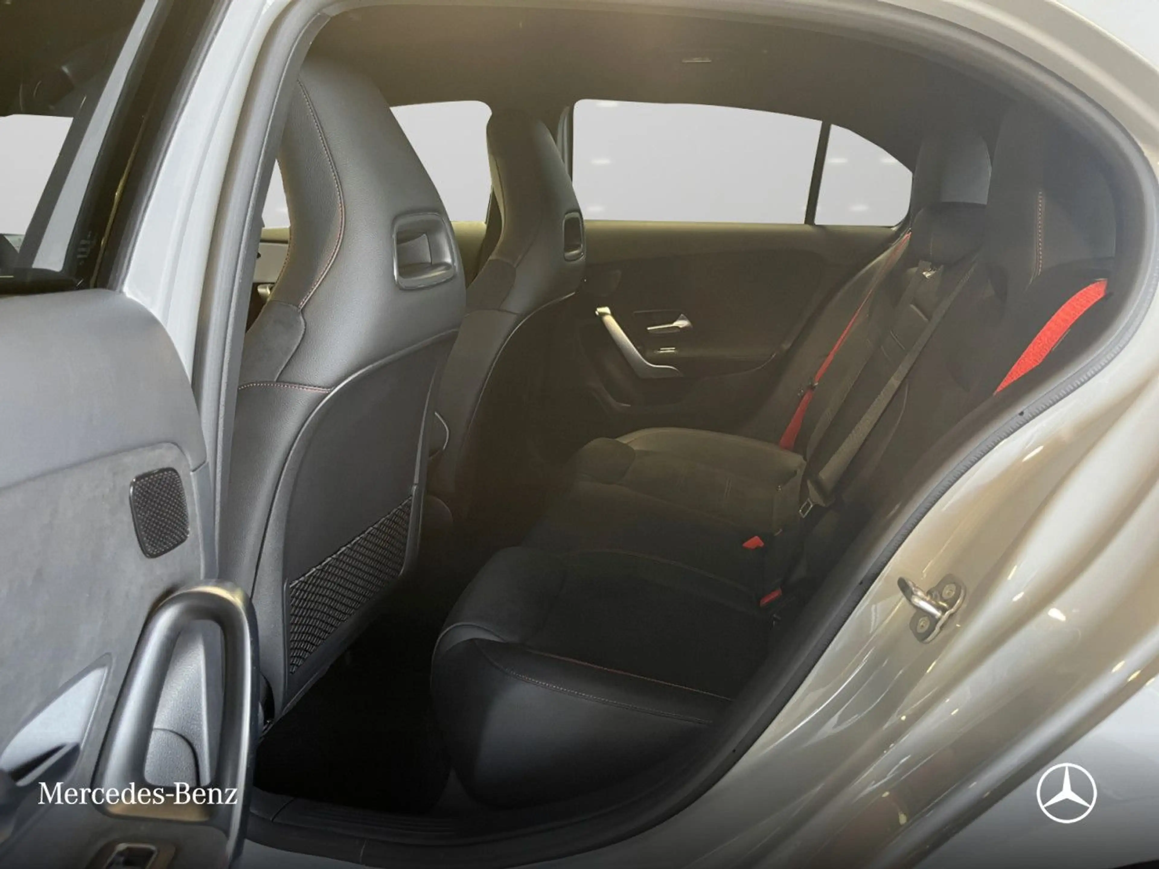 Mercedes-Benz A 35 AMG A 35 4M Kompakt AMG+AHK+MULTIBEAM+STHZG+KAMERA+8G — photo 14