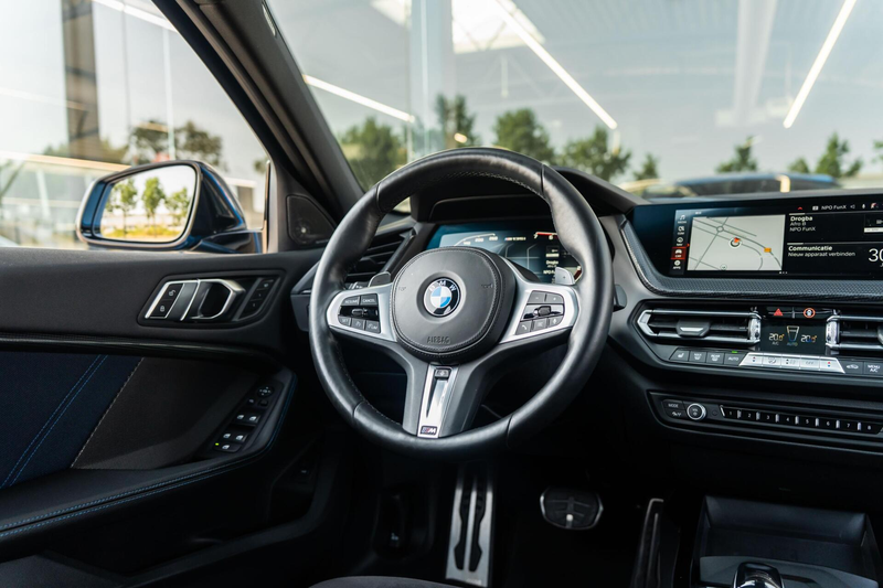 BMW 135 1-serie M135i xDrive High Executive Pano HUD HK Vo — photo 17