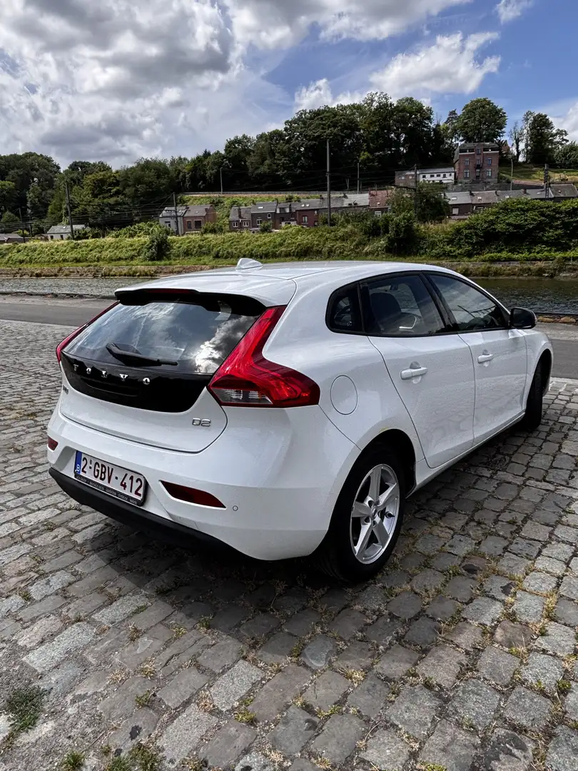 Volvo V40 2.0 D2 Momentum - 1