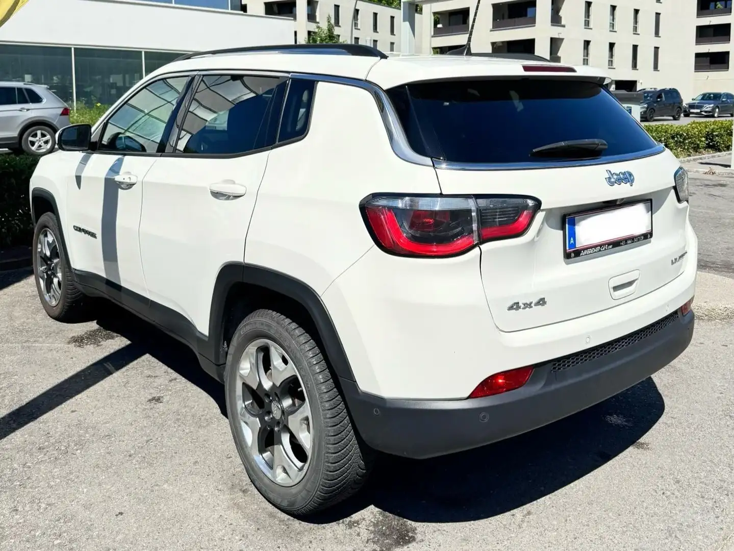 Jeep Compass Compass 2,0 MultiJet II AWD Limited Aut. Limited Weiß - 1