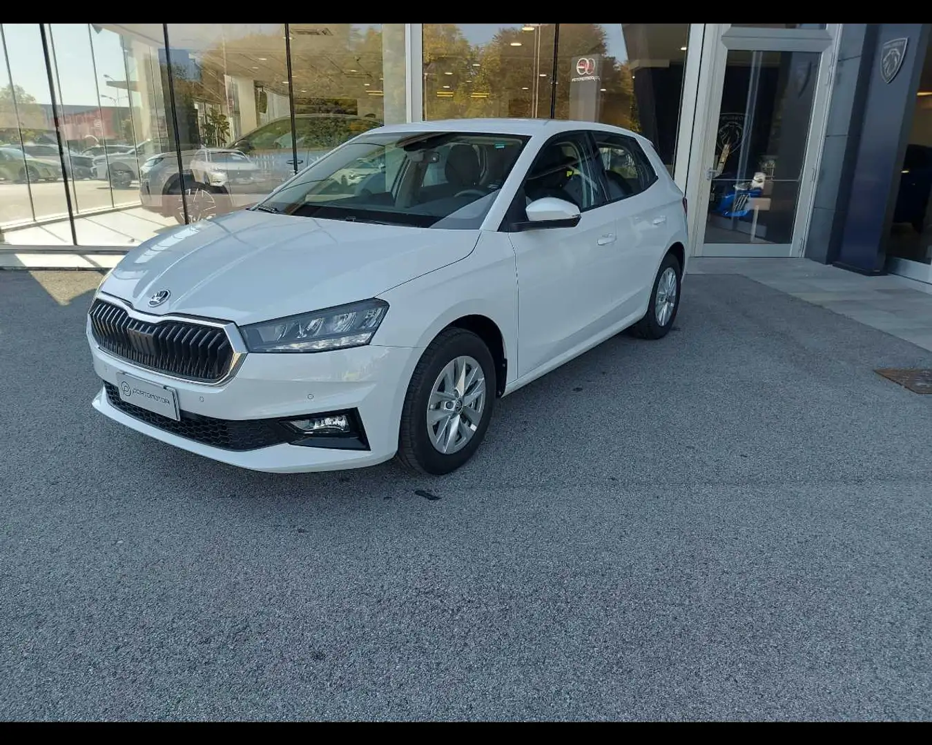 Skoda Fabia 1.0 MPI 80 CV Selection Weiß - 1