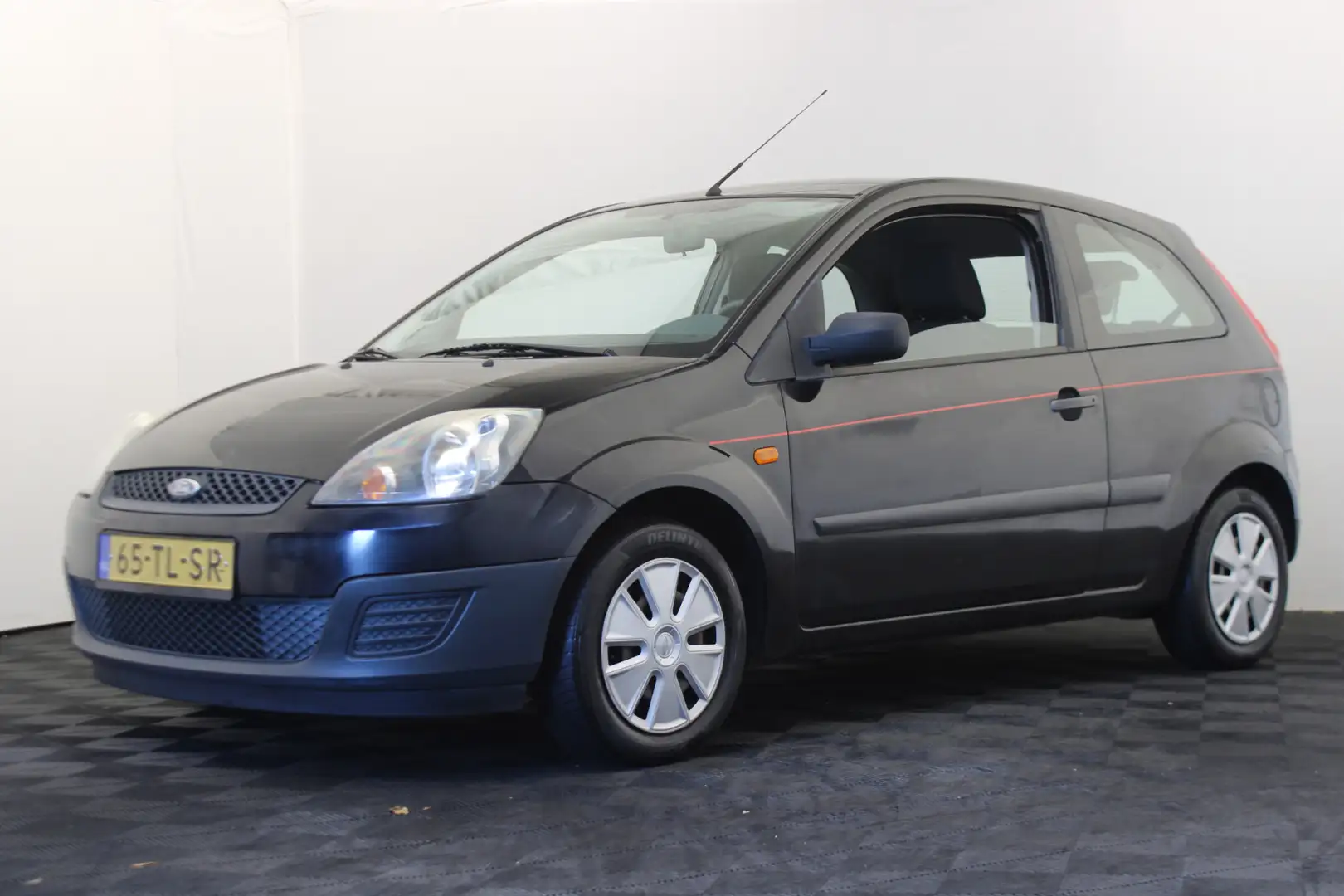 Ford Fiesta 1.3-8V Champion Schwarz - 1
