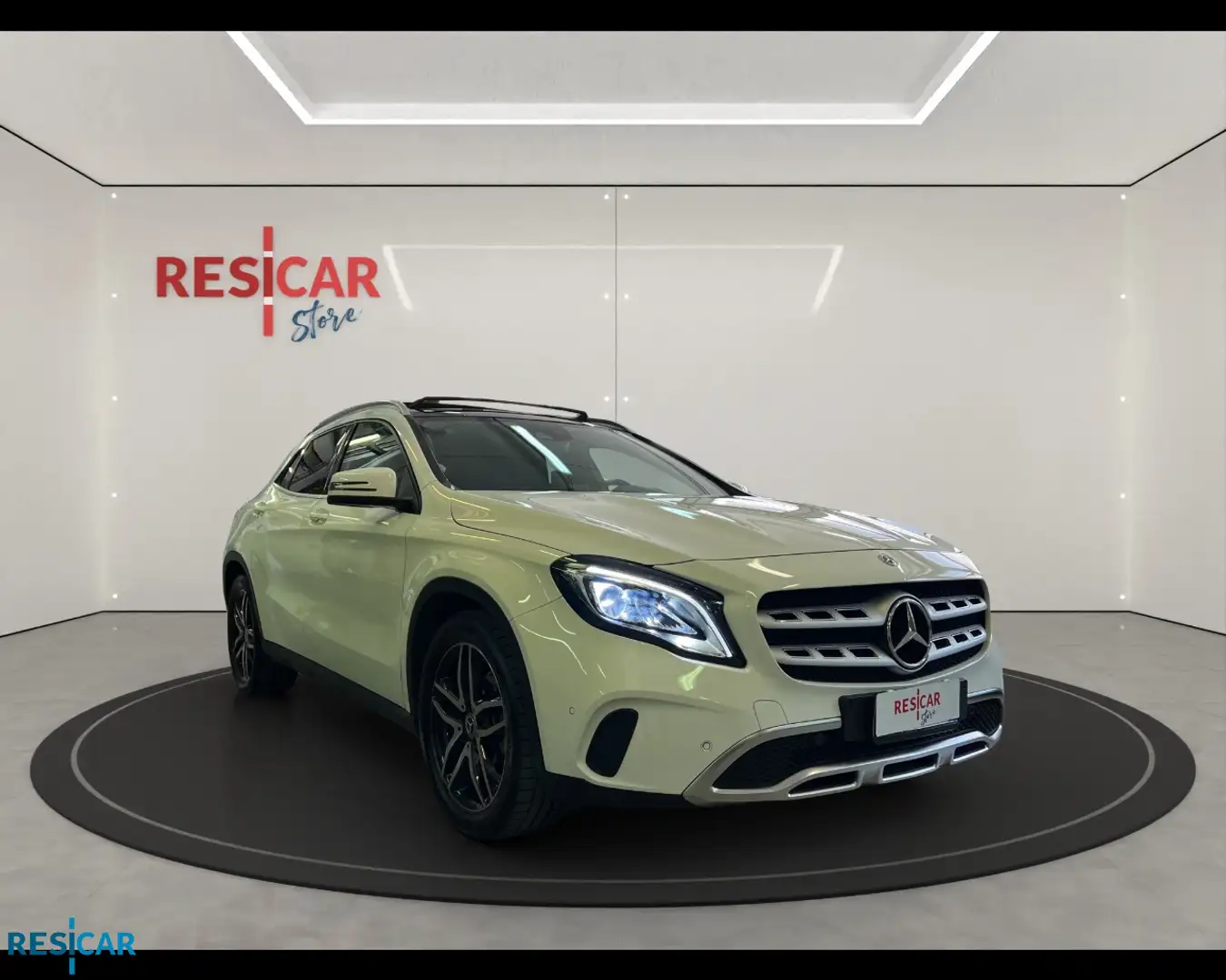 Mercedes-Benz GLA 180 Sport auto Bianco - 1