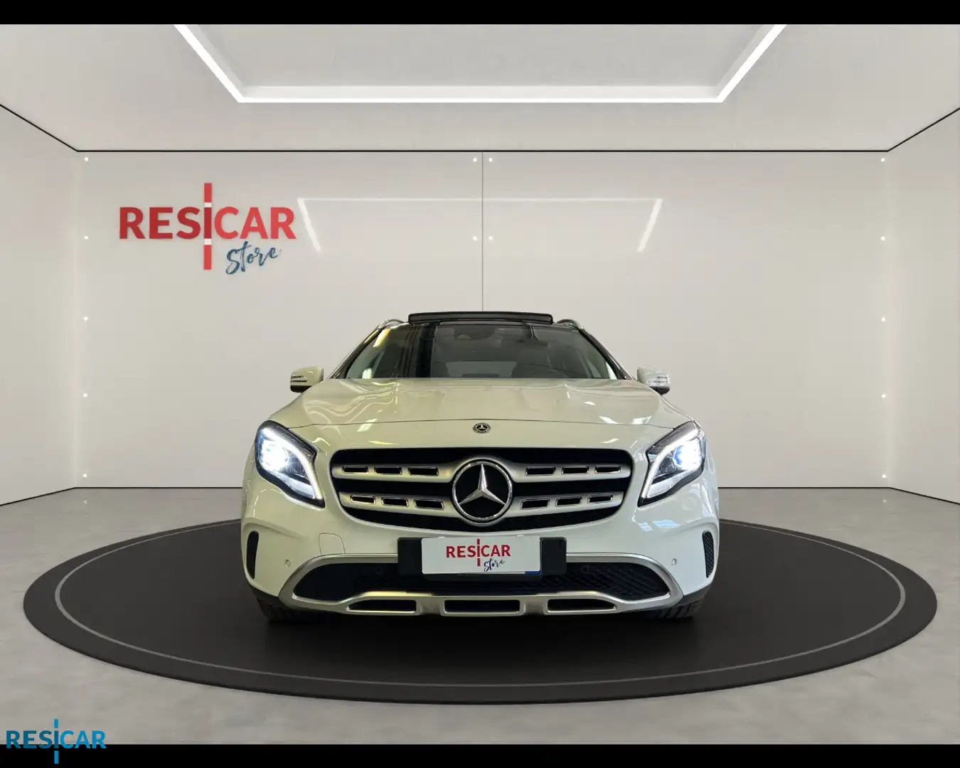 Mercedes-Benz GLA 180 Sport auto Bianco - 2