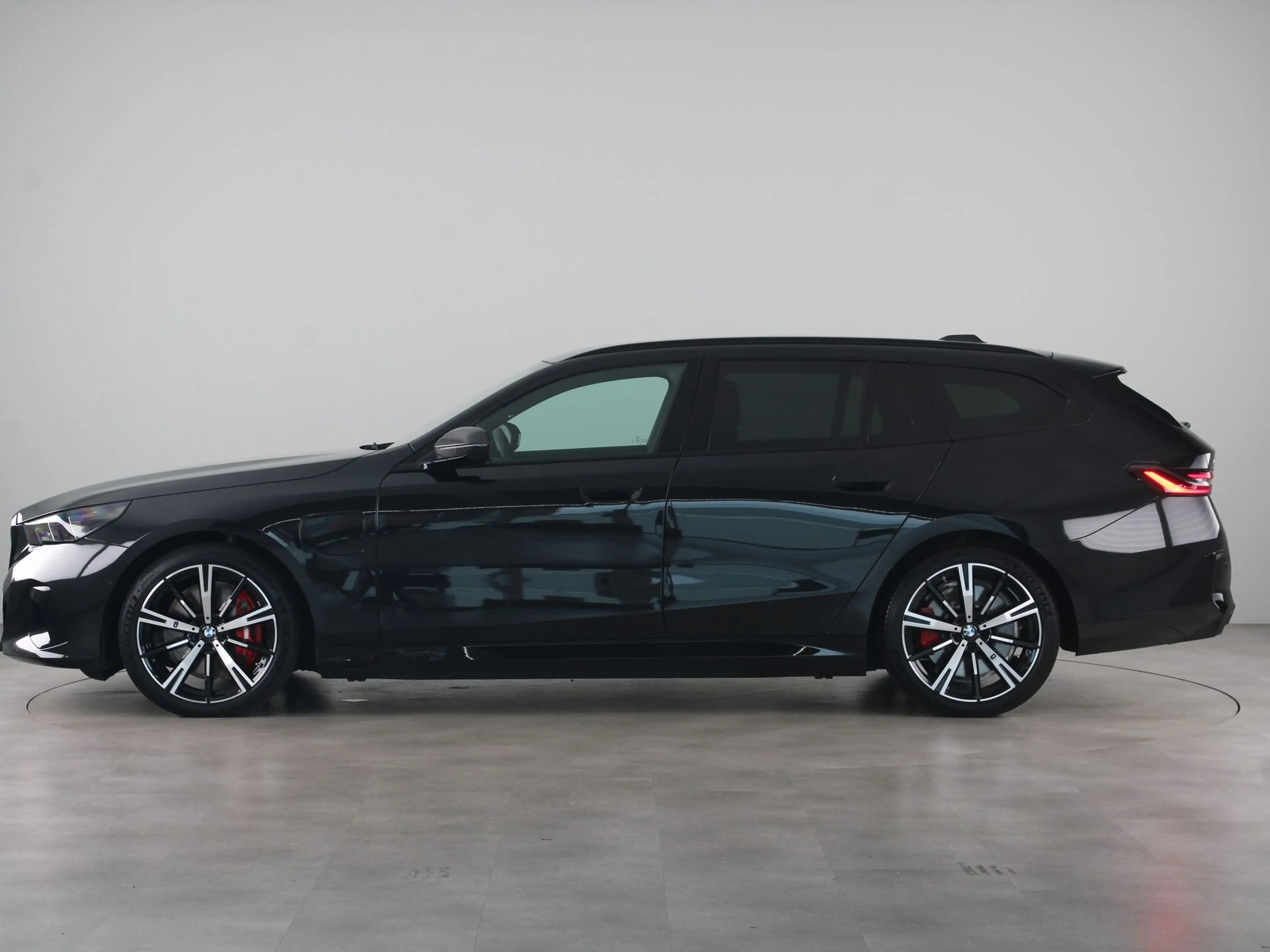 BMW 550 5 Serie Touring 550e xDrive — photo 14