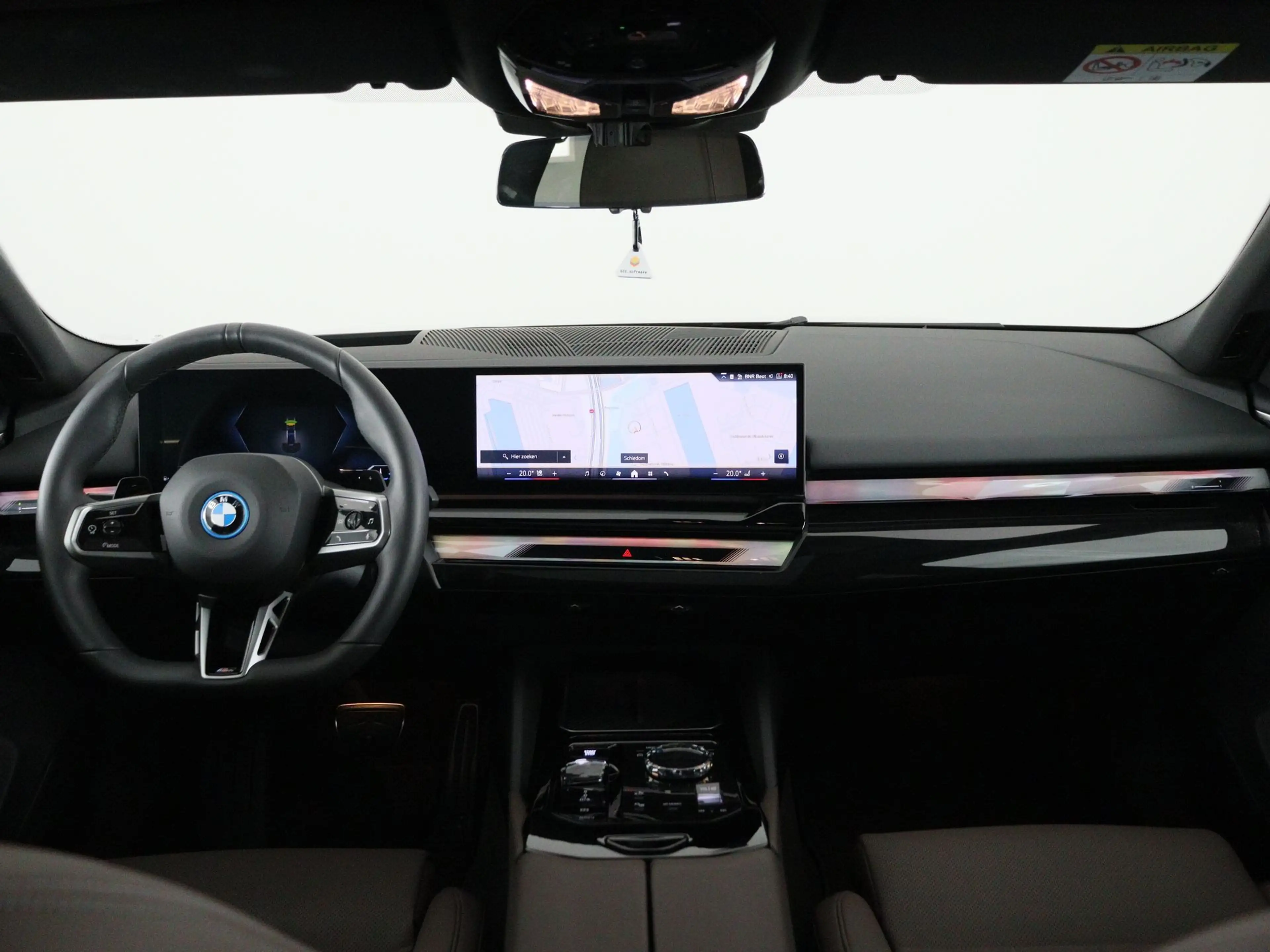 BMW 550 5 Serie Touring 550e xDrive — photo 15