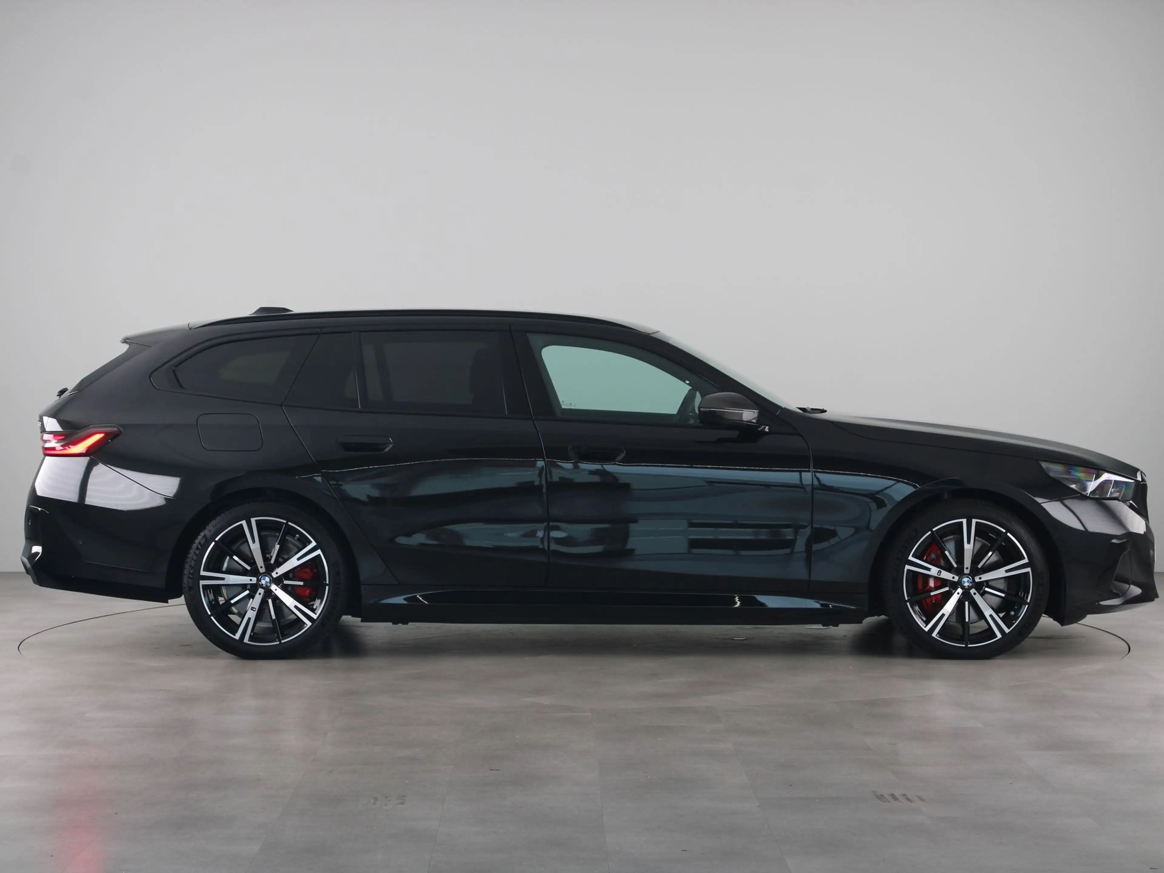 BMW 550 5 Serie Touring 550e xDrive — photo 10