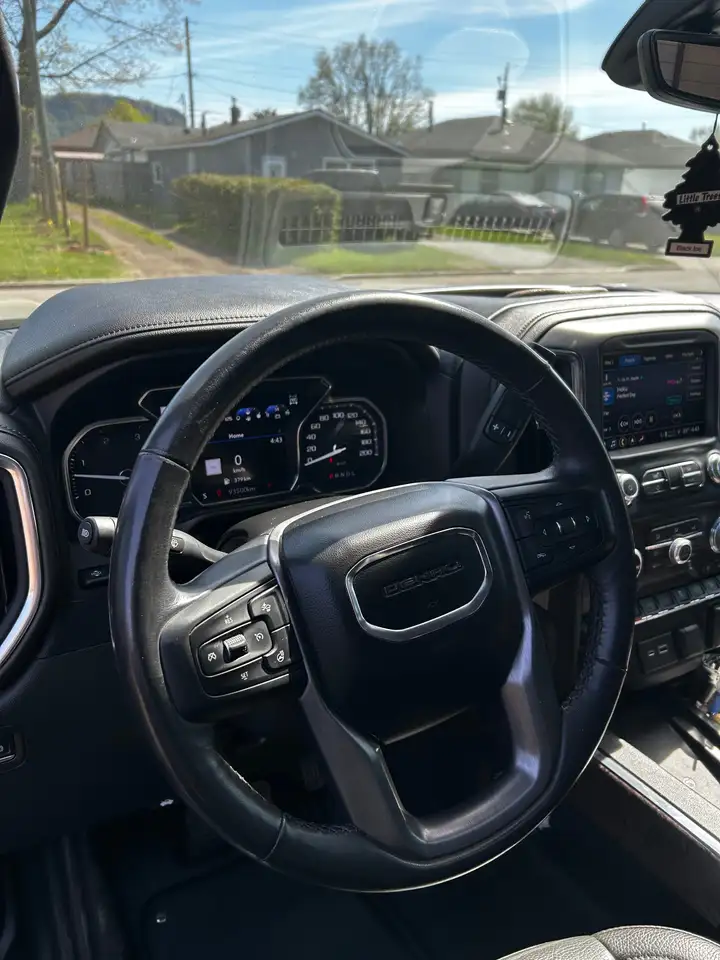 GMC Sierra 3500HD снимка GMC Sierra 3500HD
